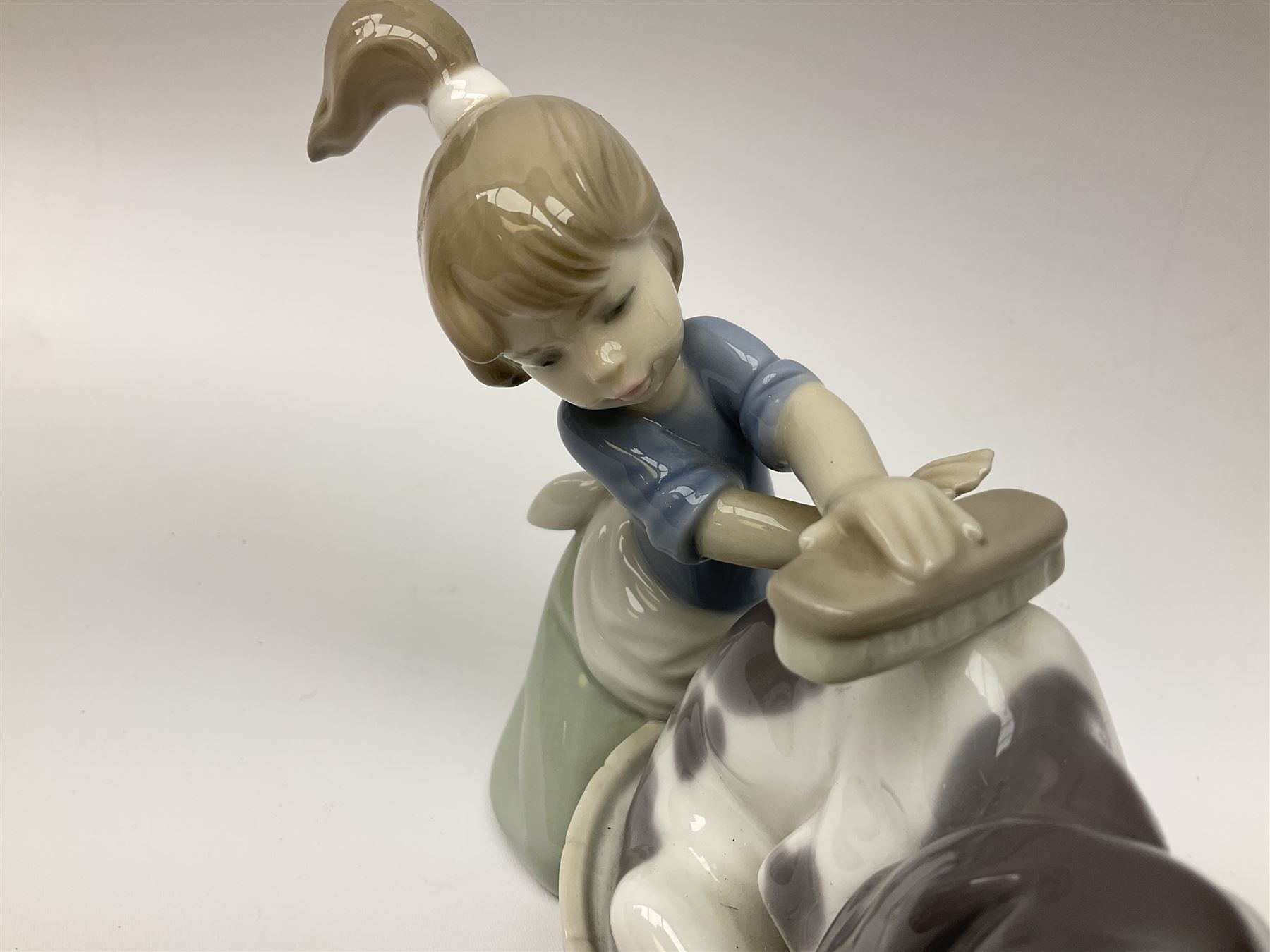 Lladro figure 'Bashful bather' - Image 5 of 9