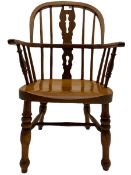 Early 19th century elm and beech child's Windsor chair