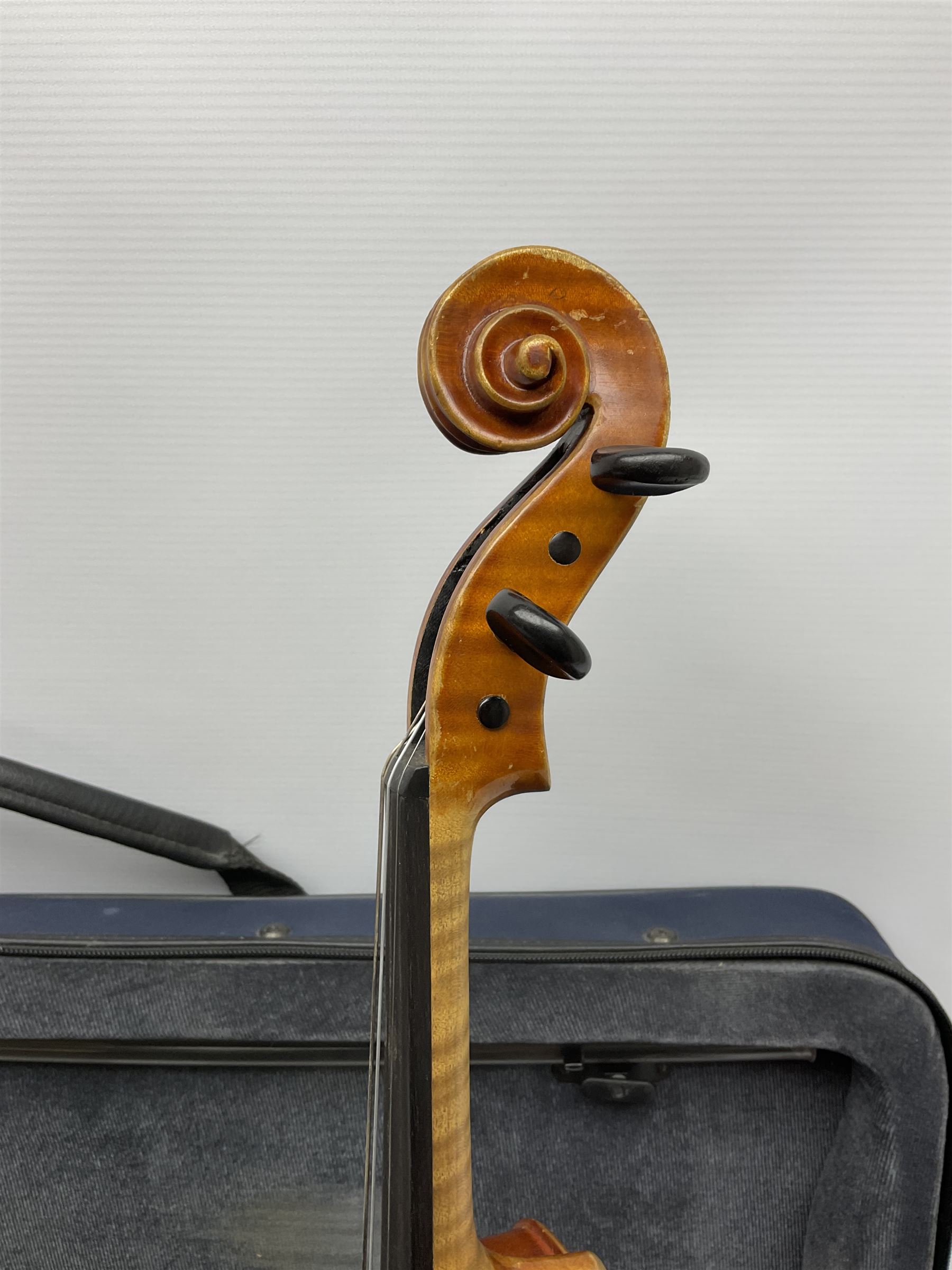 Viola with 39.5cm two-piece maple back and ribs and spruce top - Image 7 of 13