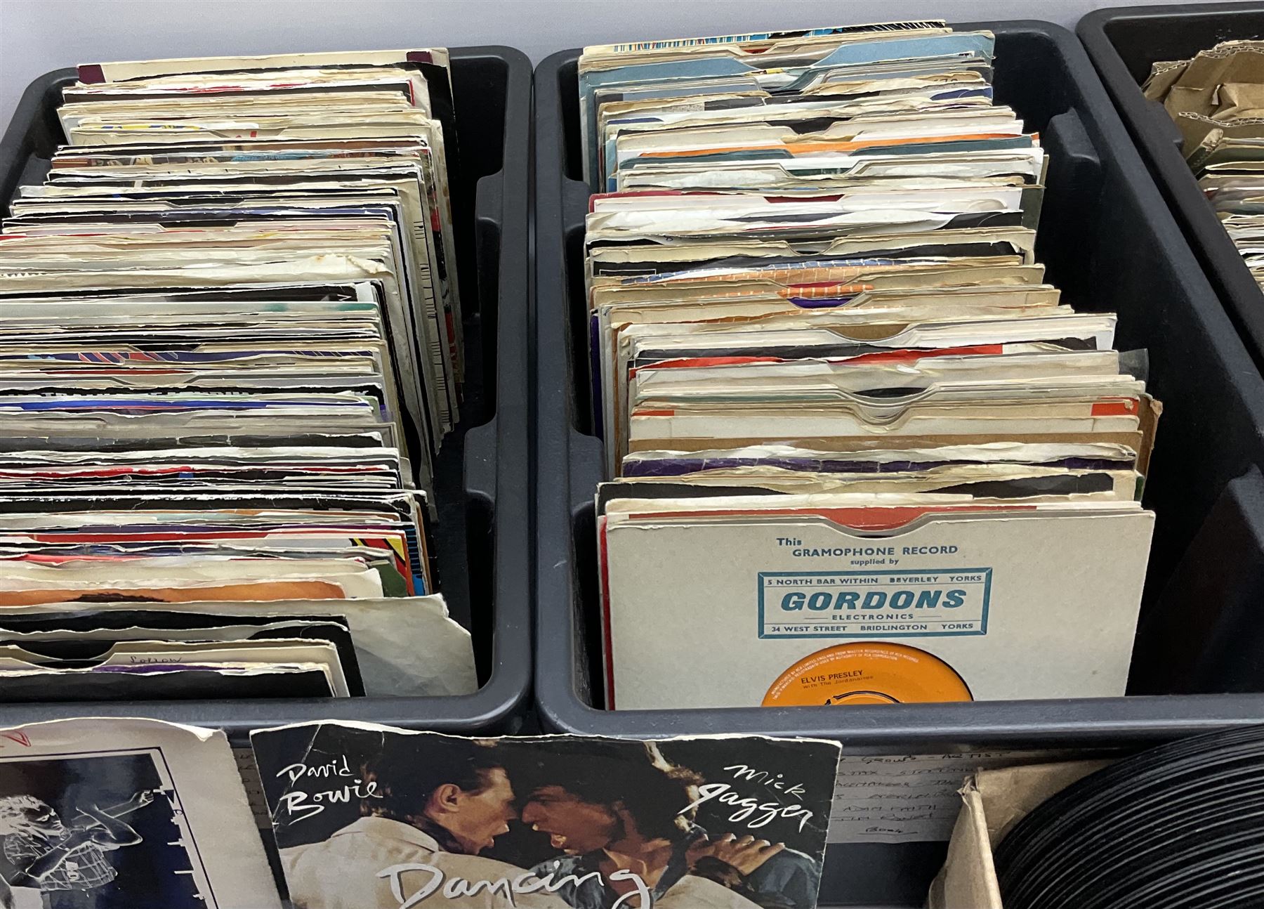 Seven boxes containing approximately eight hundred 45rpm singles - Image 9 of 24