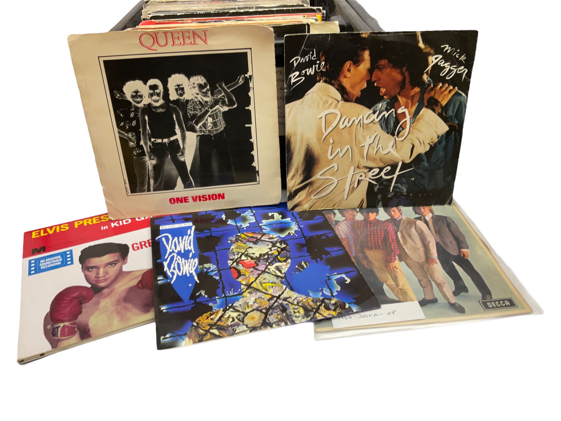 Seven boxes containing approximately eight hundred 45rpm singles - Image 15 of 24
