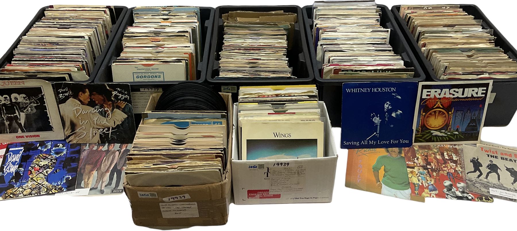 Seven boxes containing approximately eight hundred 45rpm singles - Image 2 of 24
