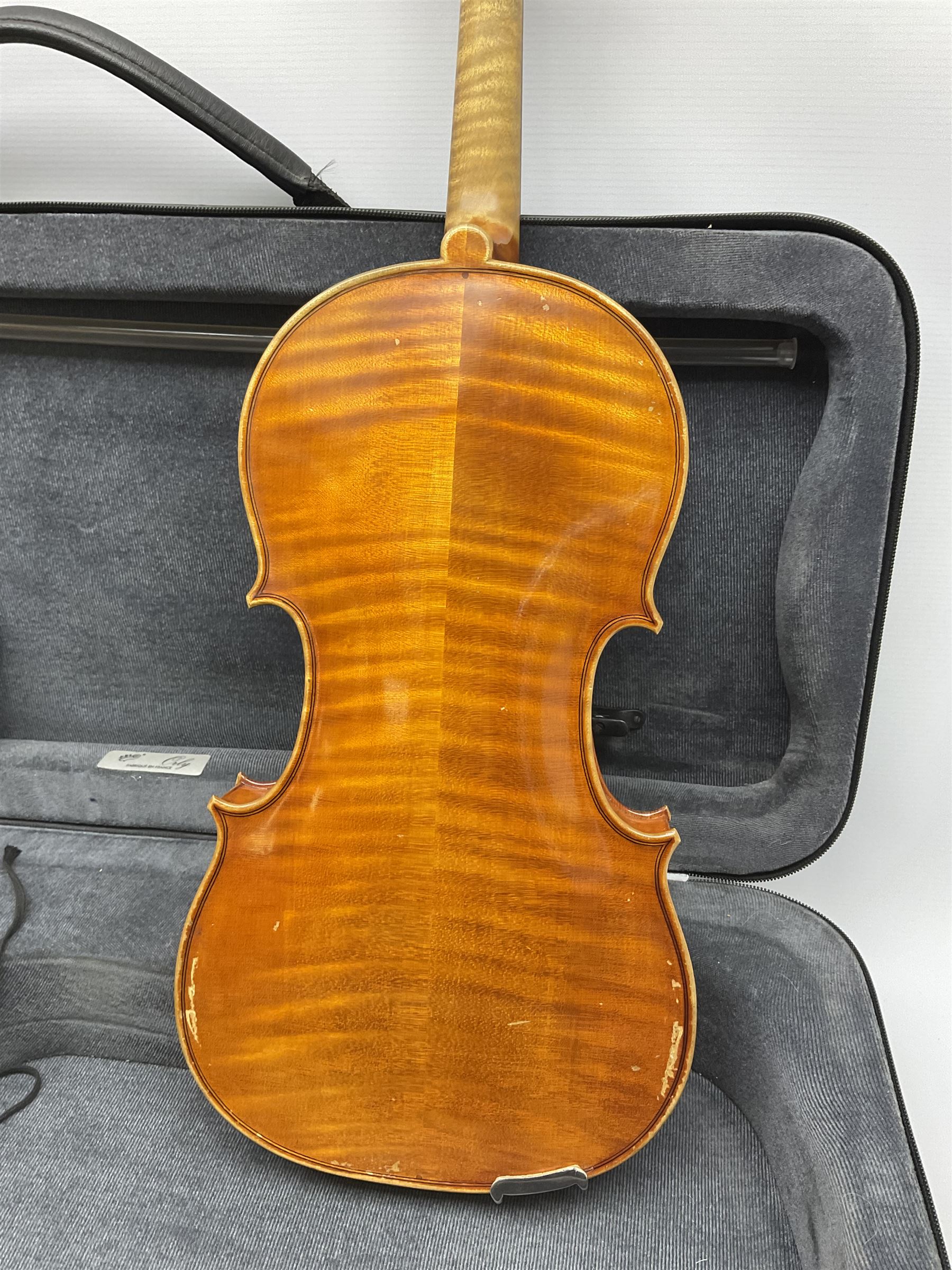 Viola with 39.5cm two-piece maple back and ribs and spruce top - Image 8 of 13