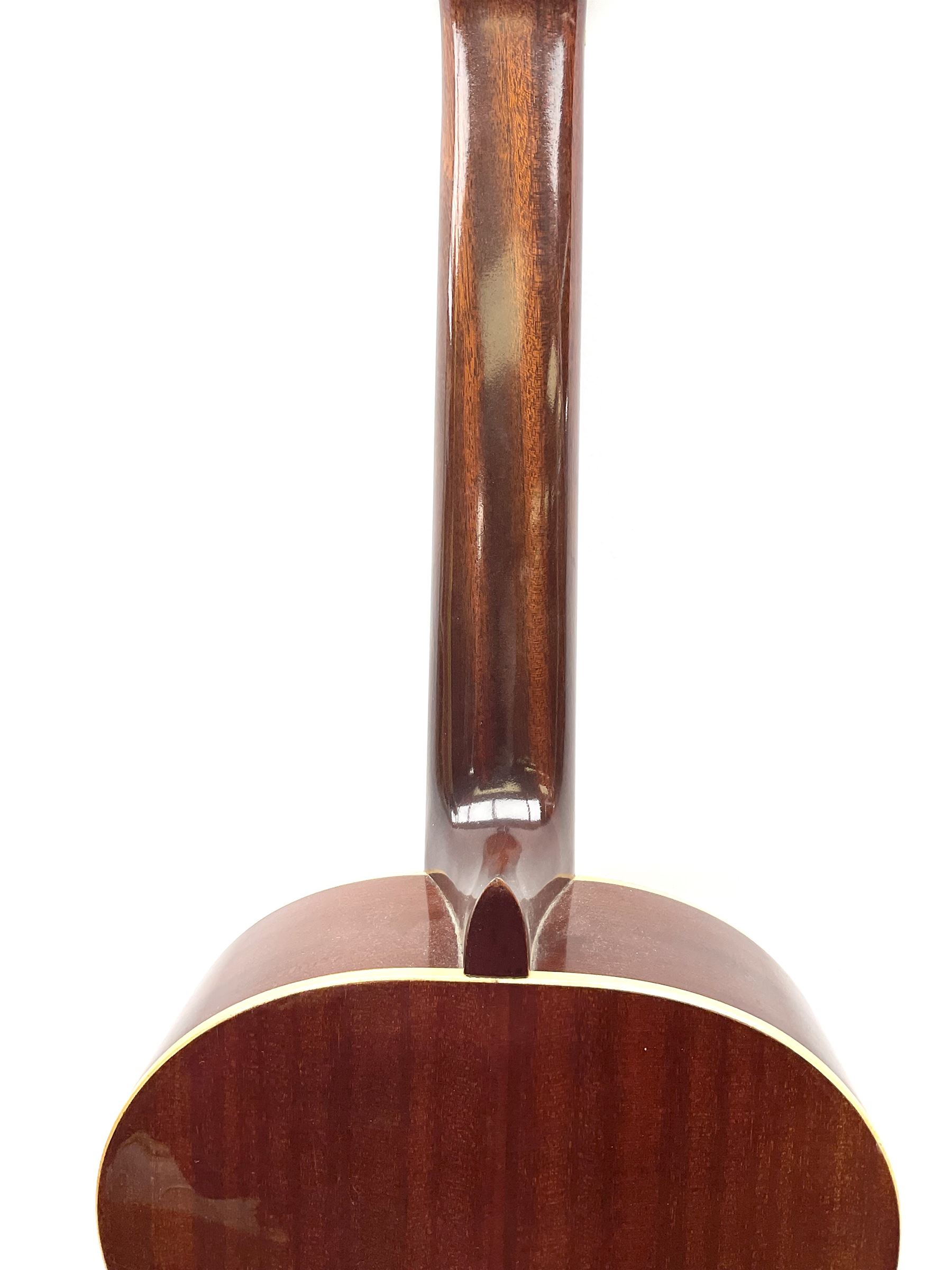 Spanish Concert Grande acoustic guitar with mahogany back and ribs and spruce top L100cm; in soft ca - Image 7 of 17