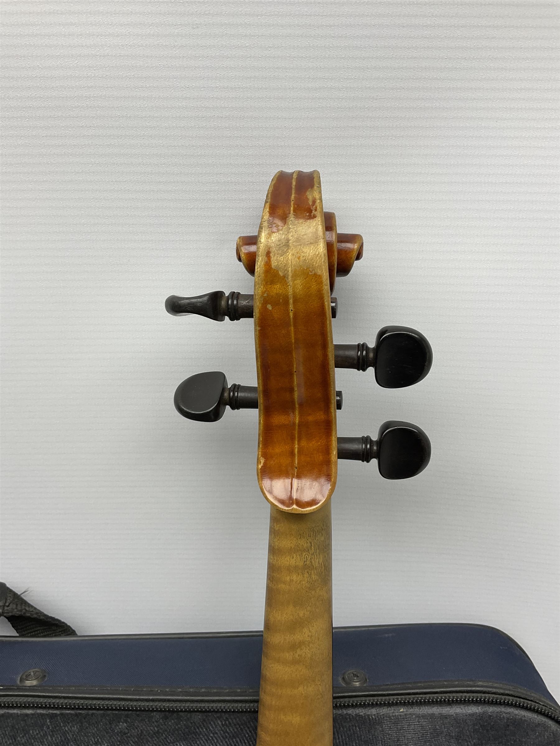 Viola with 39.5cm two-piece maple back and ribs and spruce top - Image 4 of 13