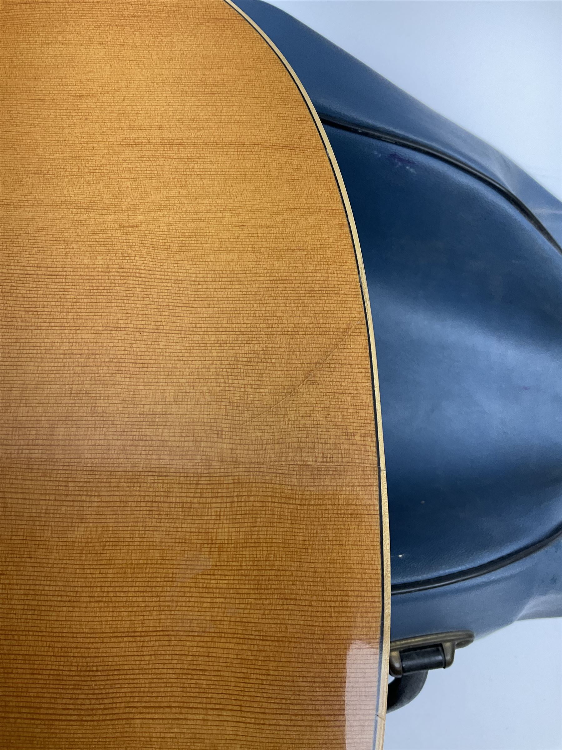 Spanish Concert Grande acoustic guitar with mahogany back and ribs and spruce top L100cm; in soft ca - Image 5 of 17