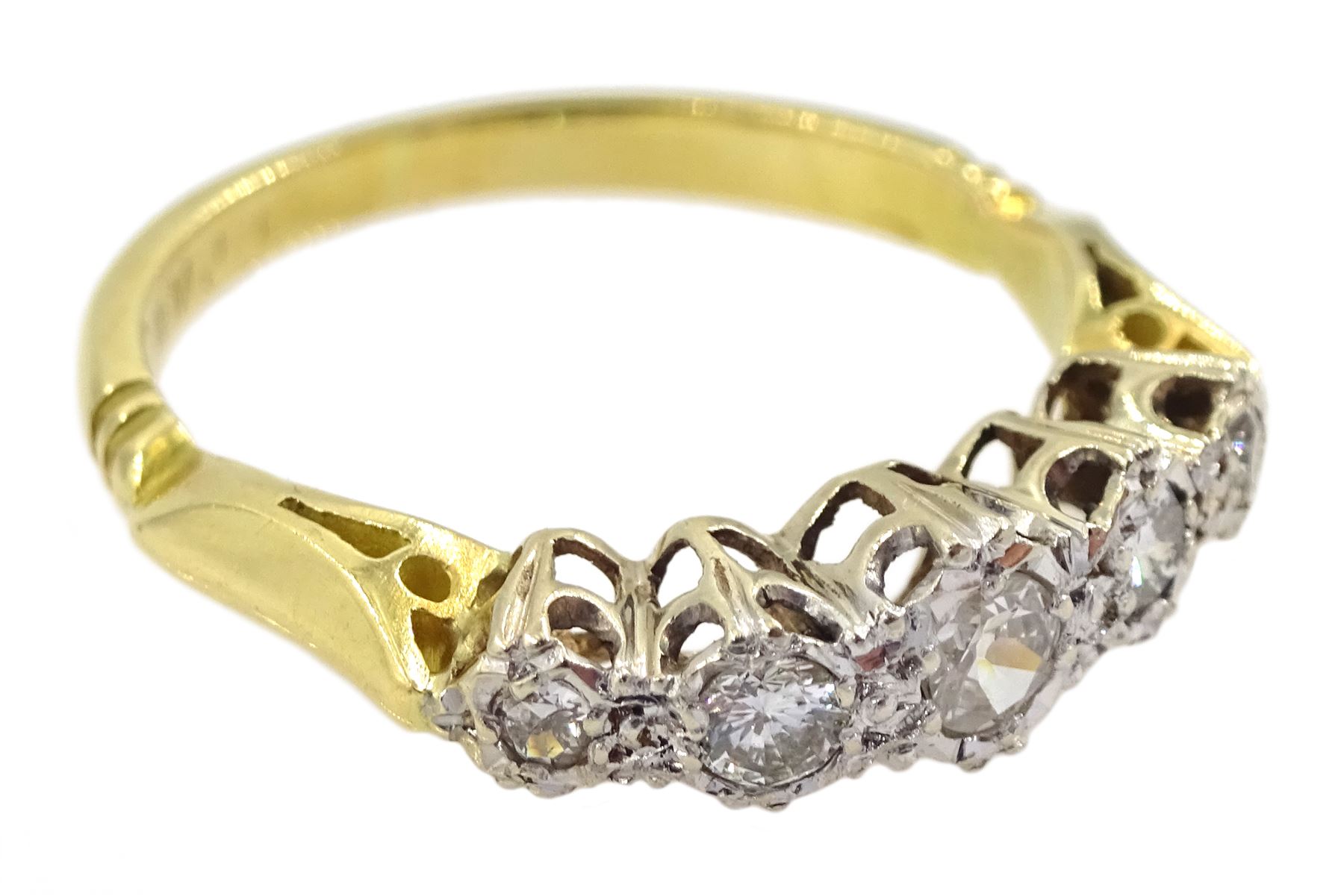 18ct gold graduating five stone diamond ring - Image 3 of 4