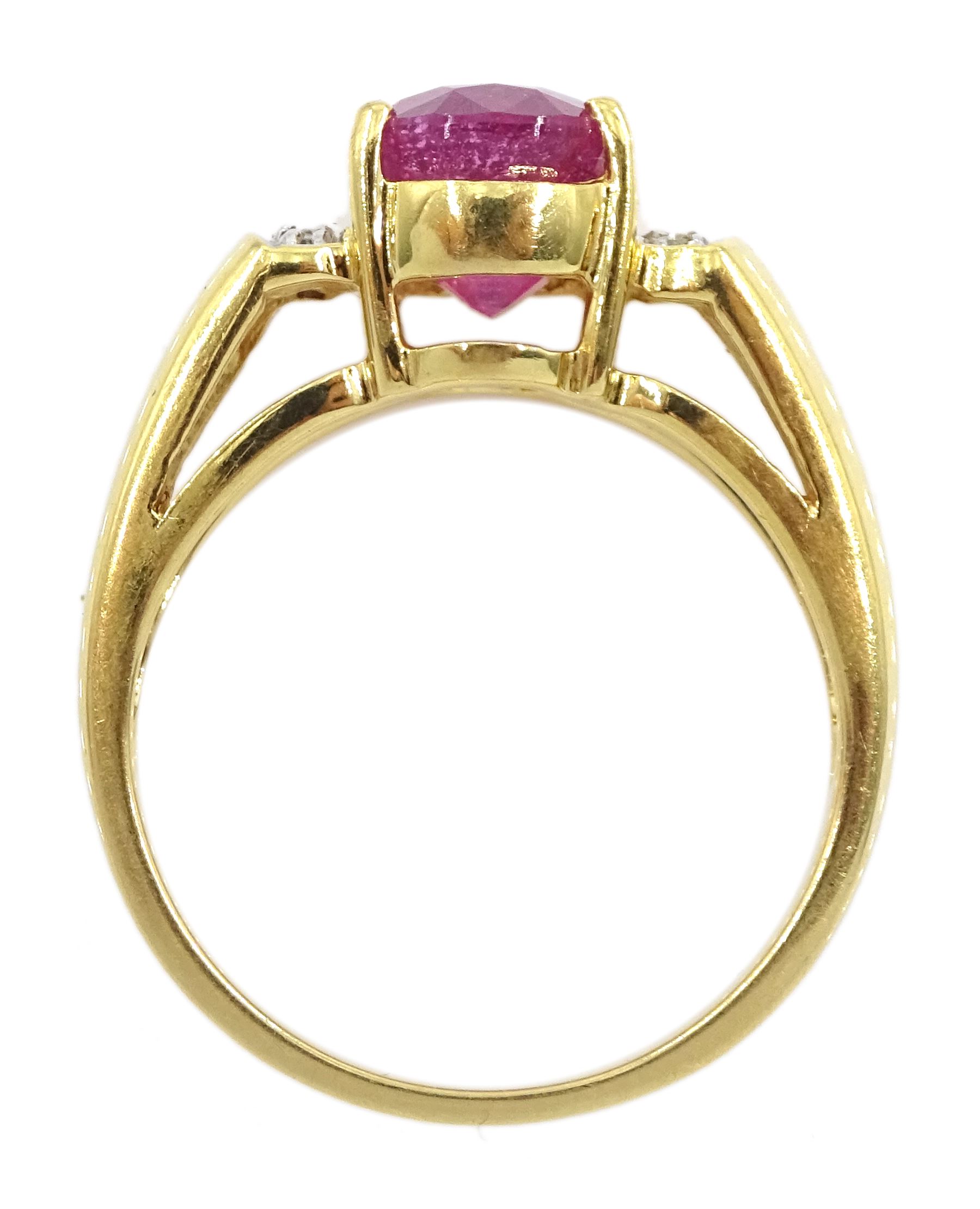 18ct gold oval ruby ring - Image 4 of 4