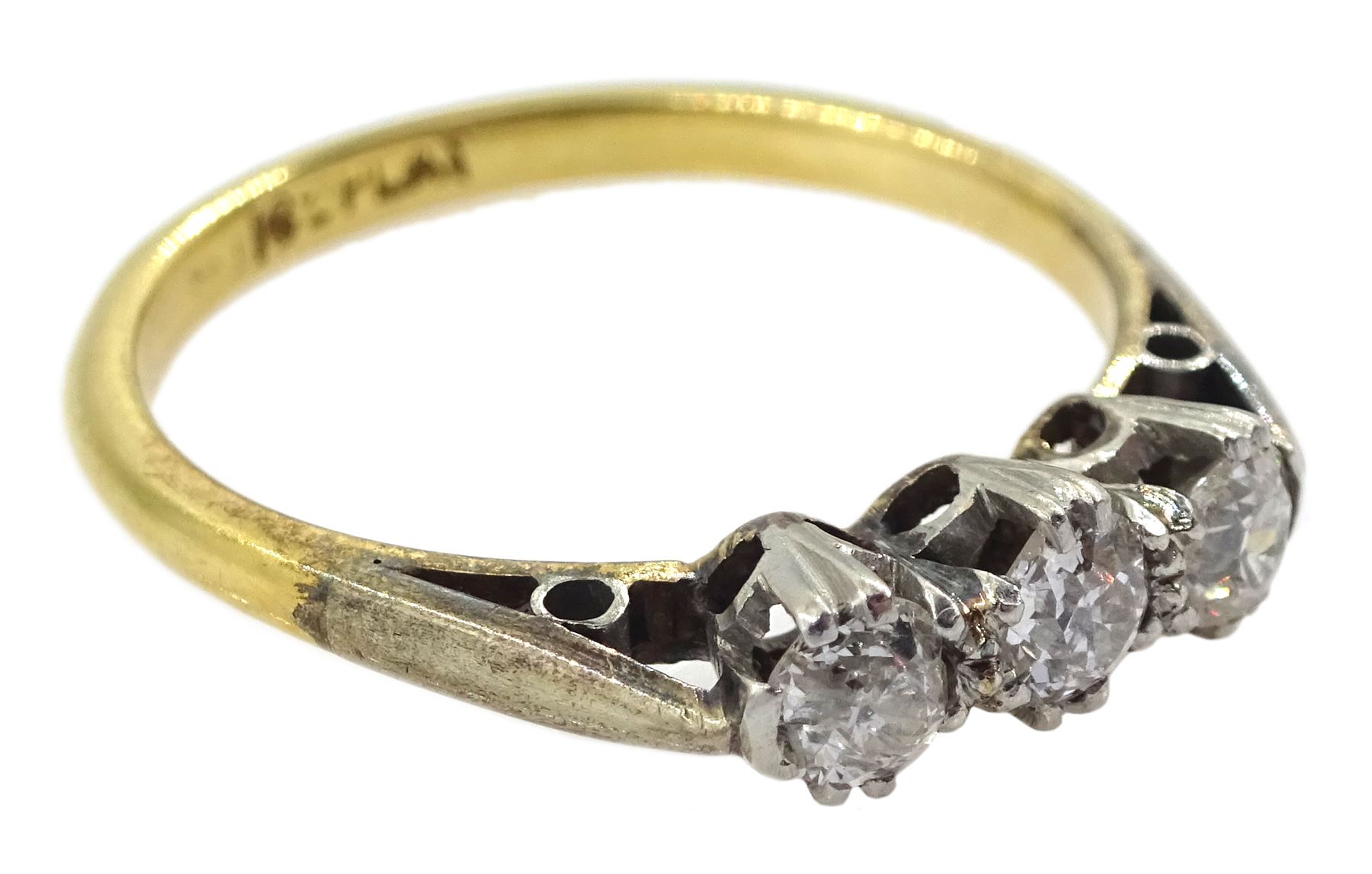Gold three stone diamond ring - Image 3 of 4