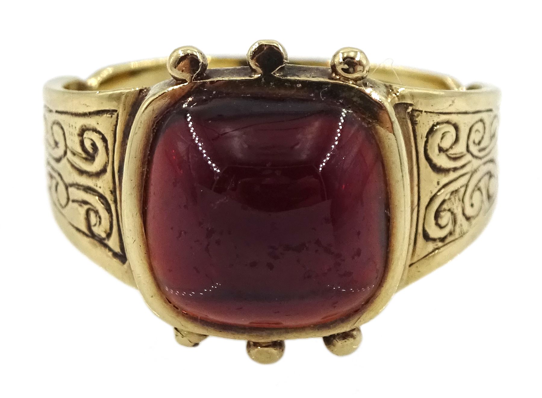 Victorian single stone cabochon garnet ring