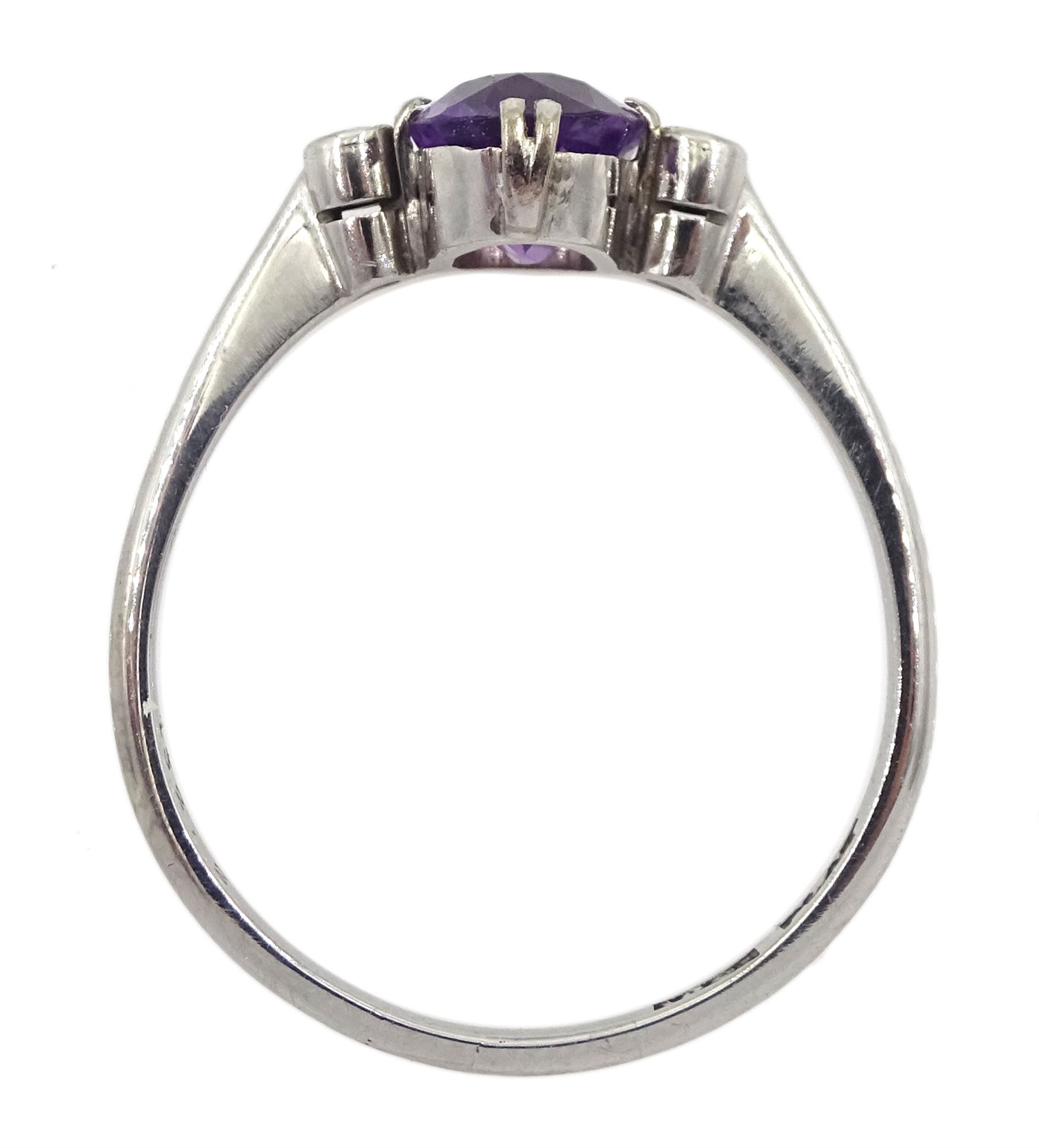 Early 20th century three stone oval amethyst and diamond chip ring - Image 4 of 4