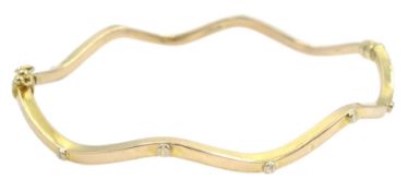 9ct gold wave design hinge bangle