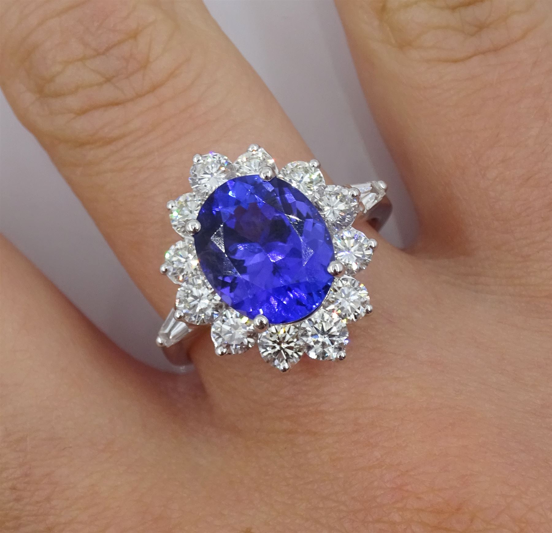 18ct white gold oval tanzanite and round brilliant cut diamond cluster ring - Image 2 of 7