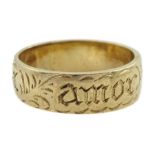 9ct gold ring with engraved decoration
