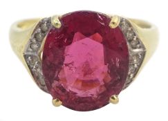 18ct gold oval pink tourmaline ring