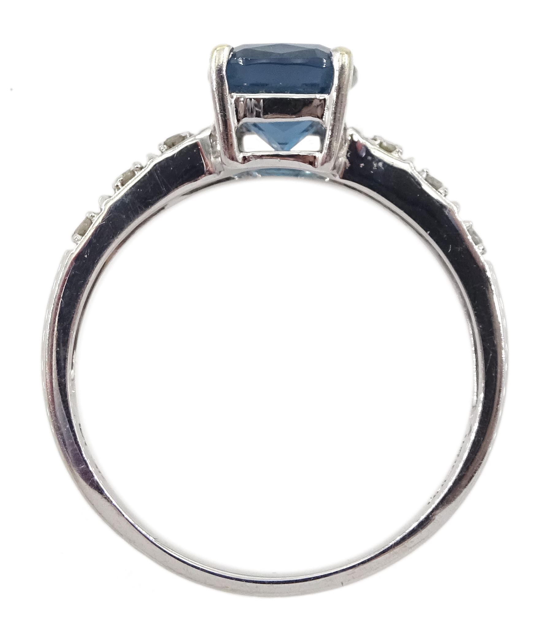 9ct white gold London blue topaz ring - Image 4 of 4