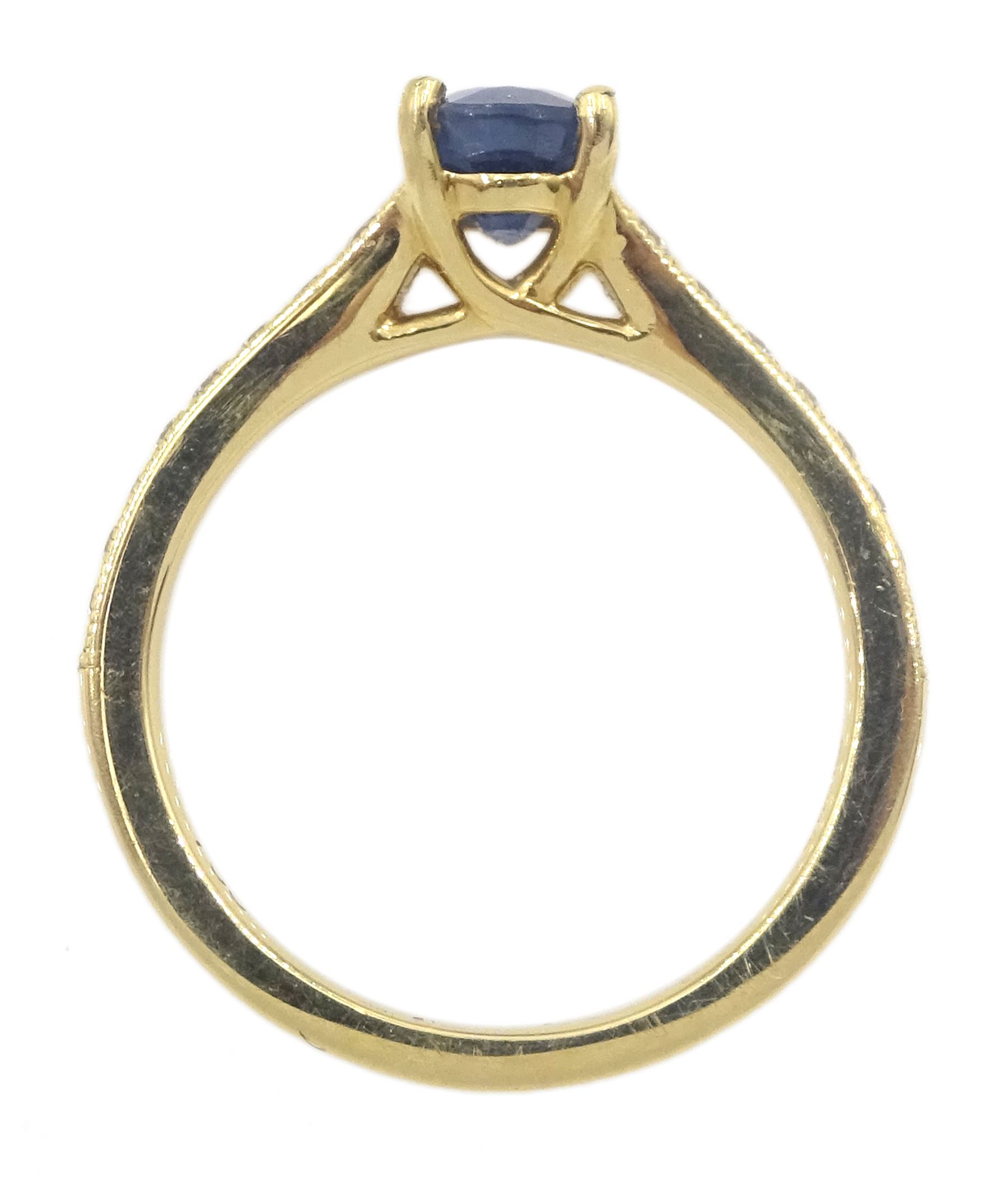 18ct gold oval sapphire ring - Image 4 of 4