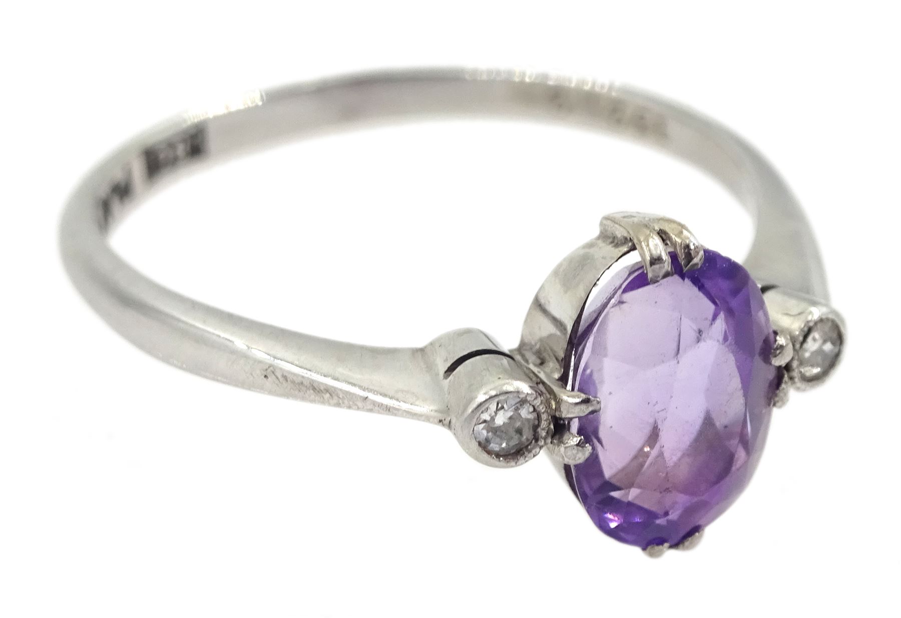 Early 20th century three stone oval amethyst and diamond chip ring - Image 3 of 4