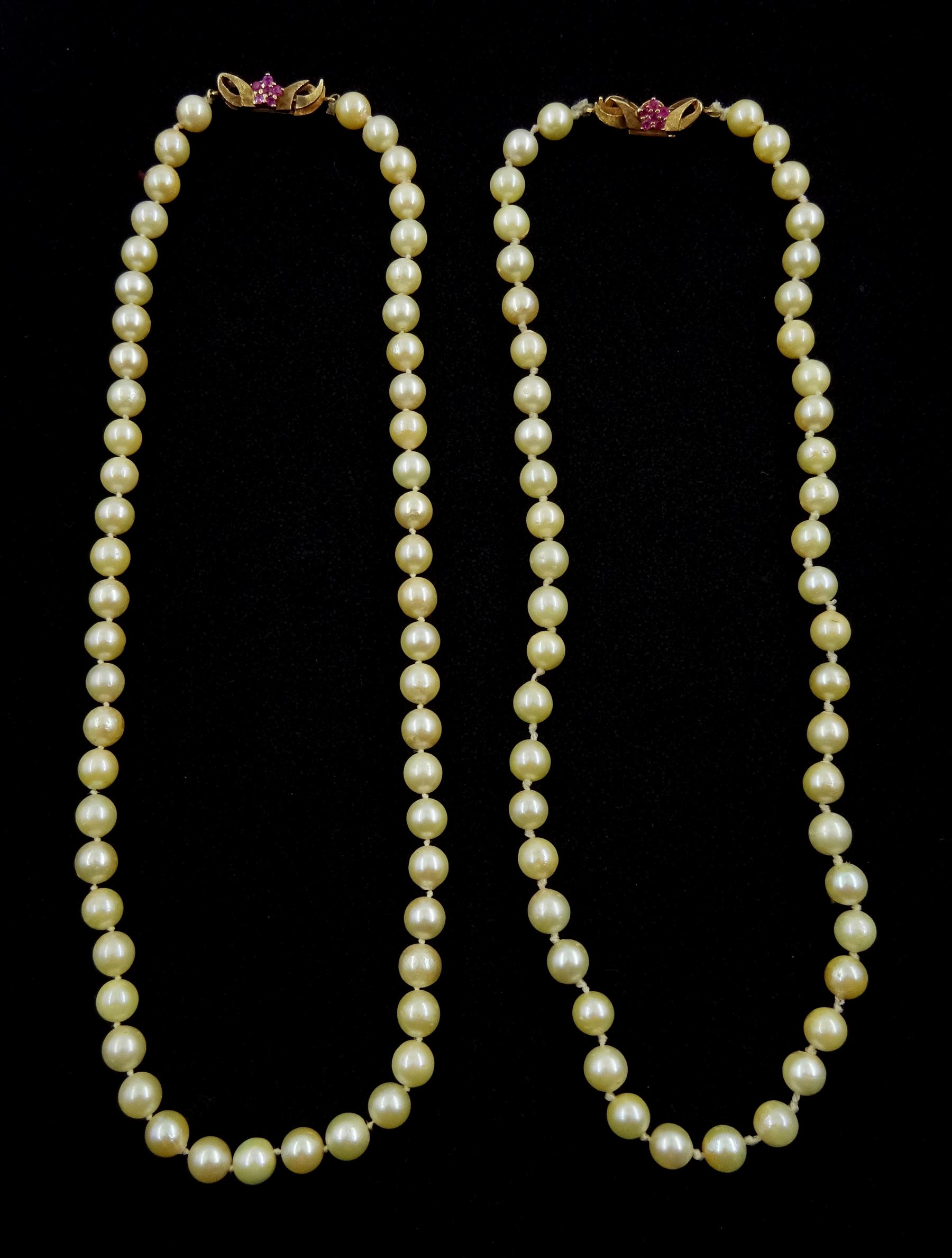 Double strand cultured pearl necklace - Image 2 of 2