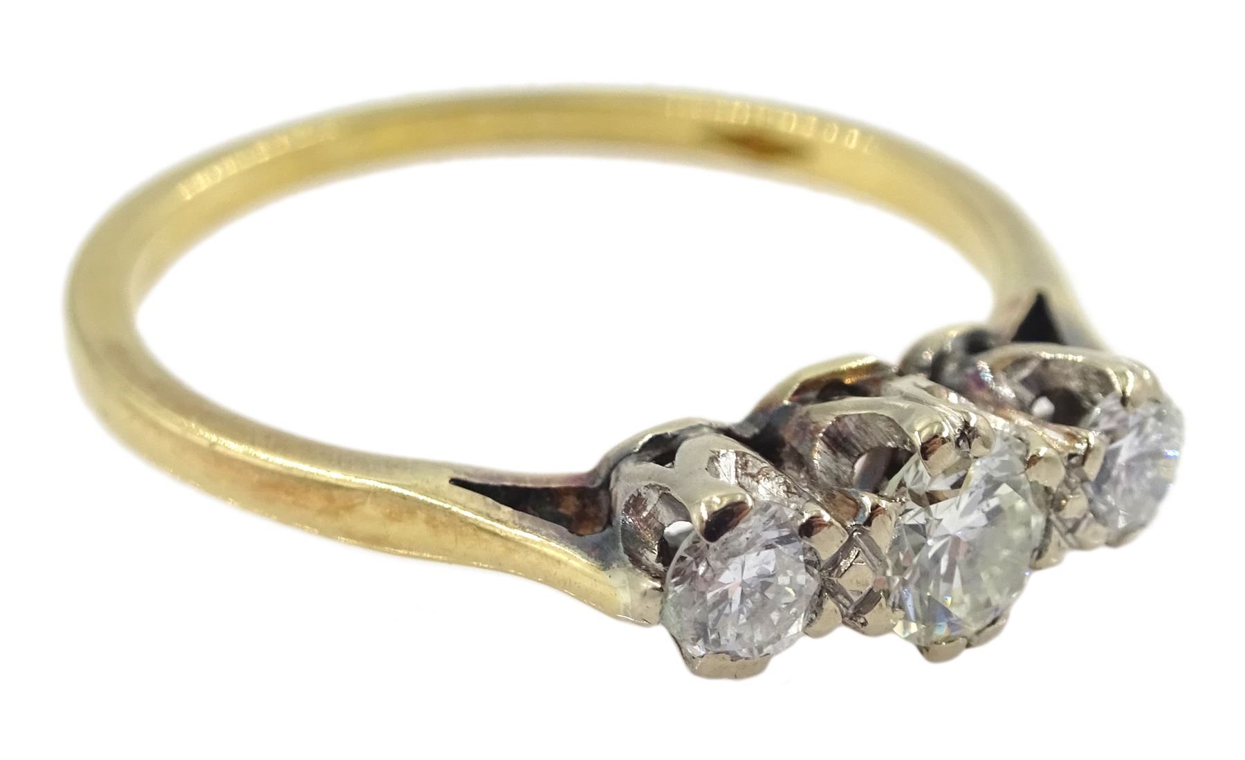 18ct gold three stone round brilliant cut diamond ring - Image 3 of 4