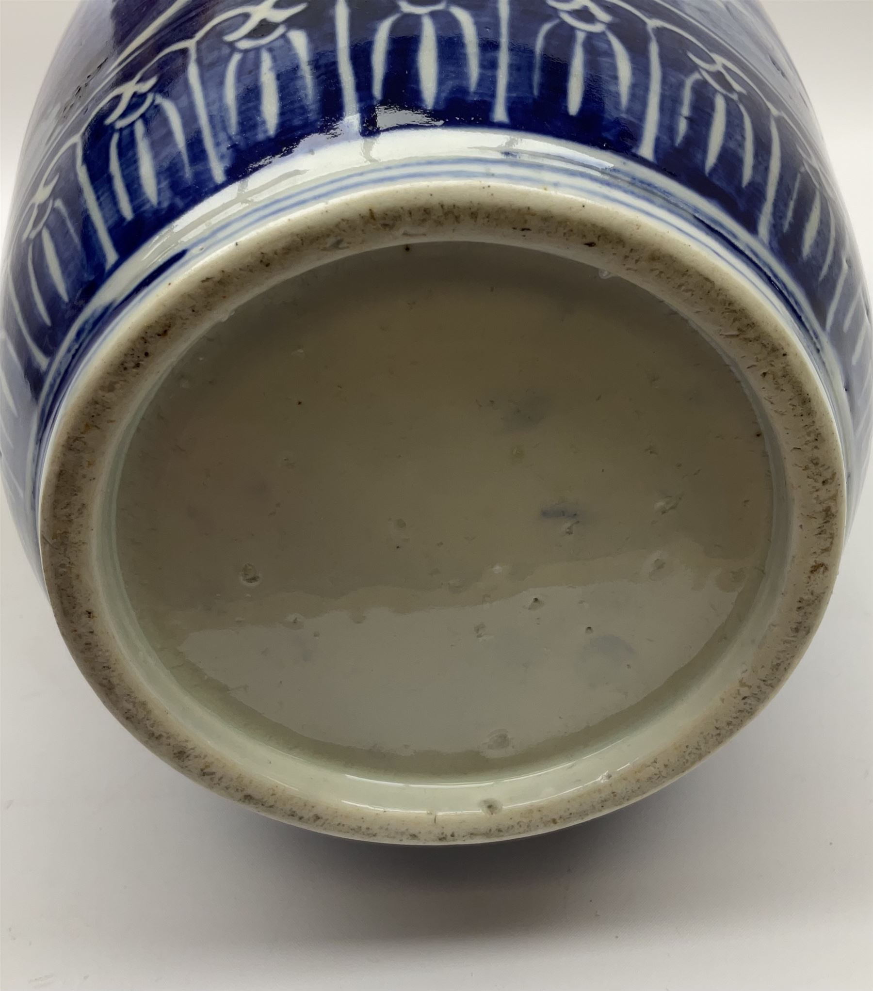 Oriental blue and white vase - Image 7 of 11