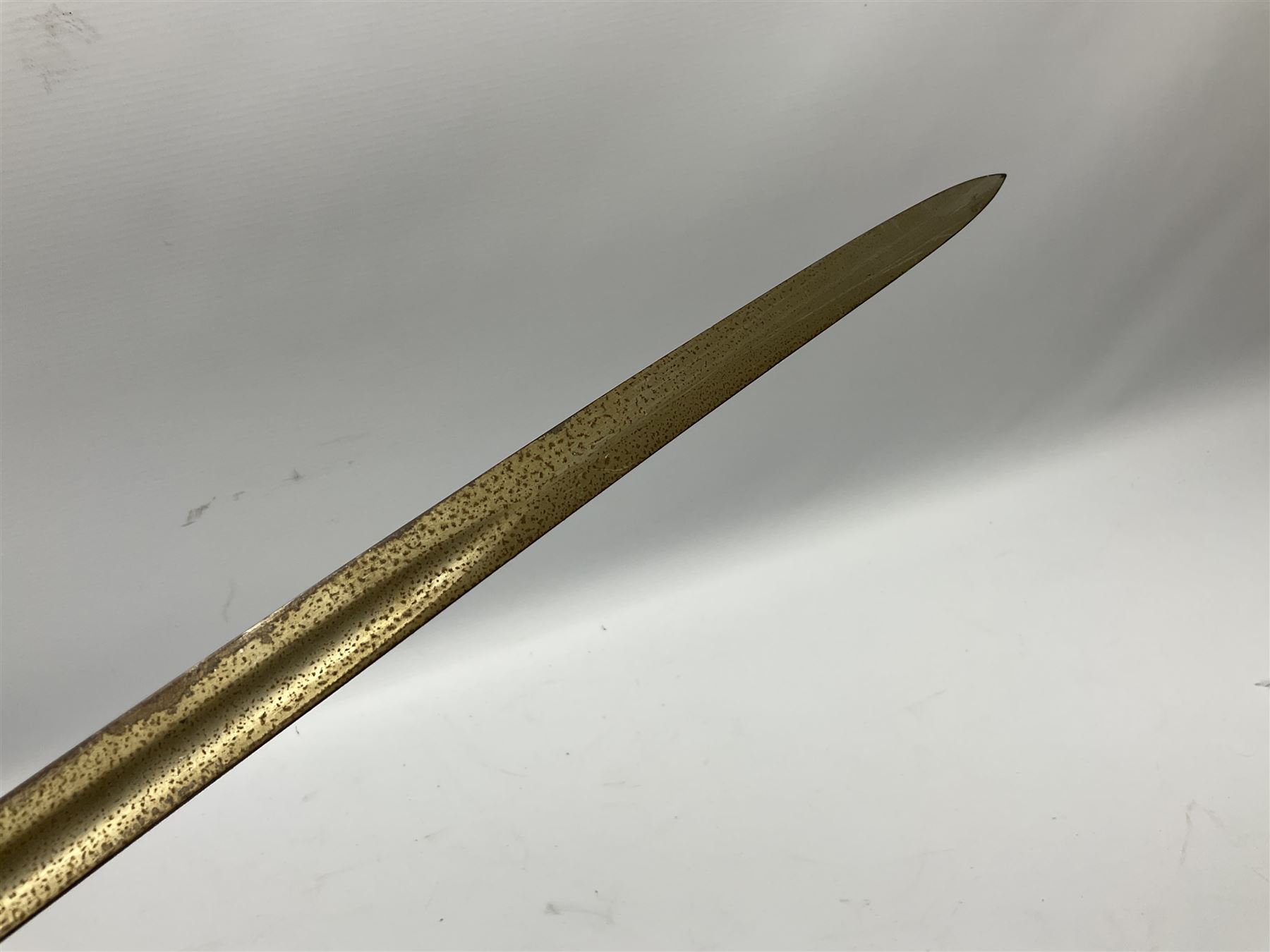Victorian Army Officers sword by "Reeves Birmingham" the etched 82.5cm blade with "VR" cypher - Image 6 of 9