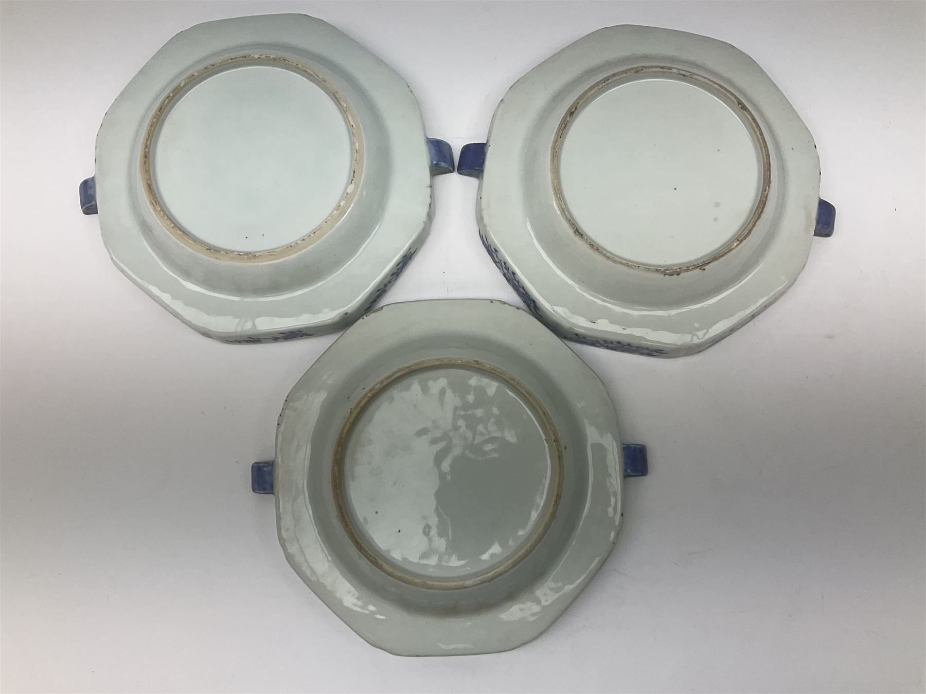 Three late 18th/early 19th century Chinese export hot water plates - Image 11 of 13