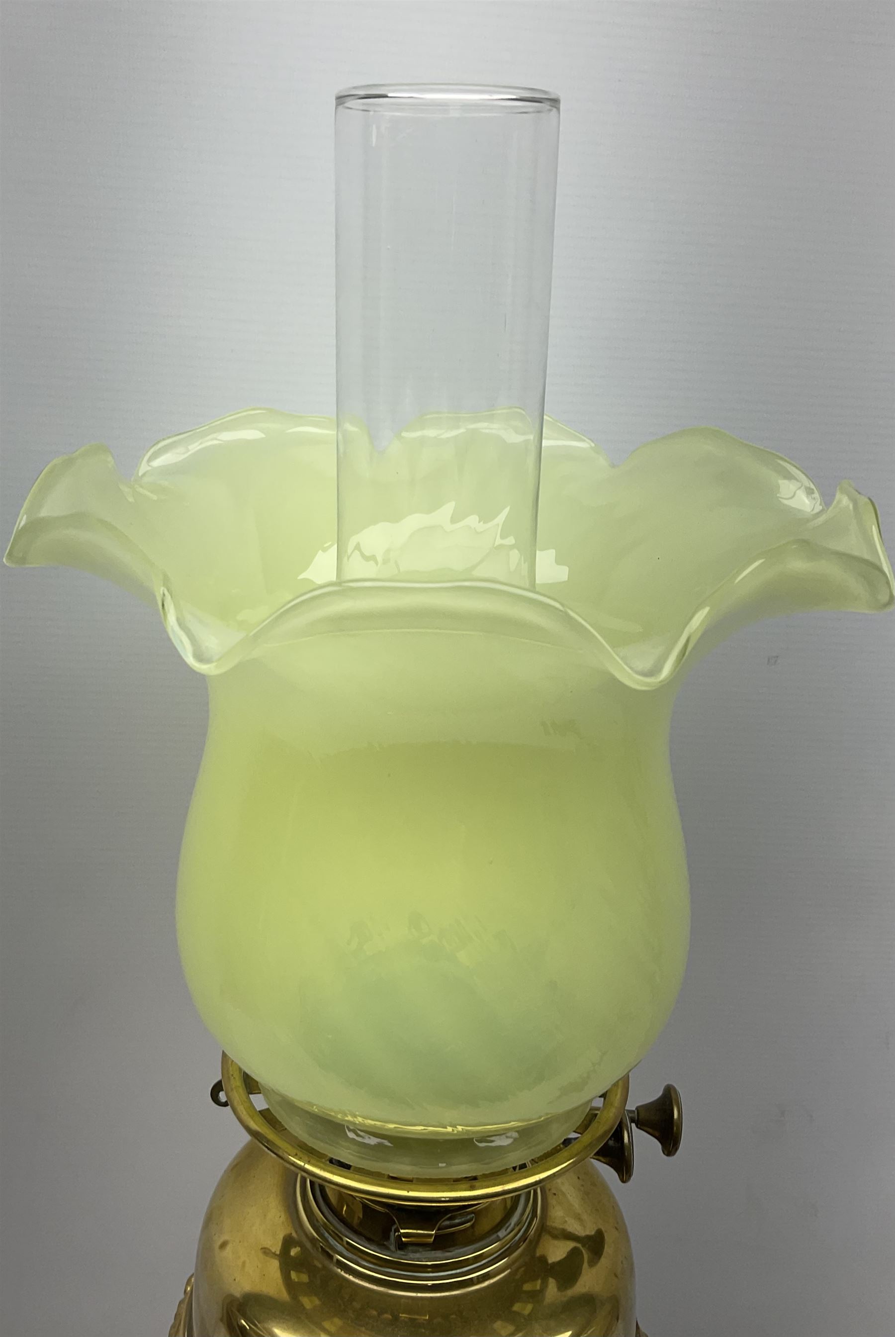 Gilt brass oil lamp - Image 8 of 9