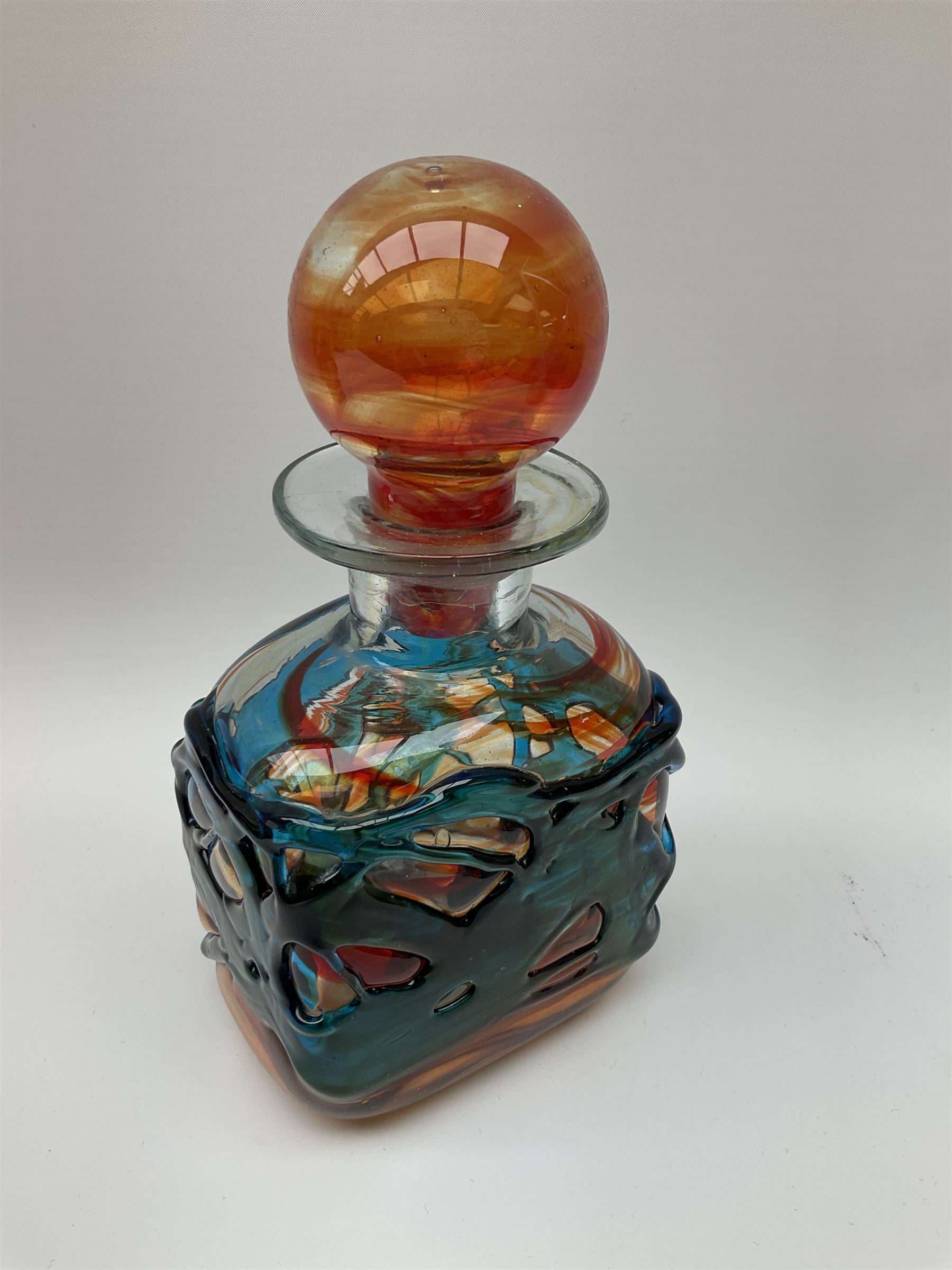 Mdina art glass decanter of red and orange glass with blue trellis work - Image 4 of 18