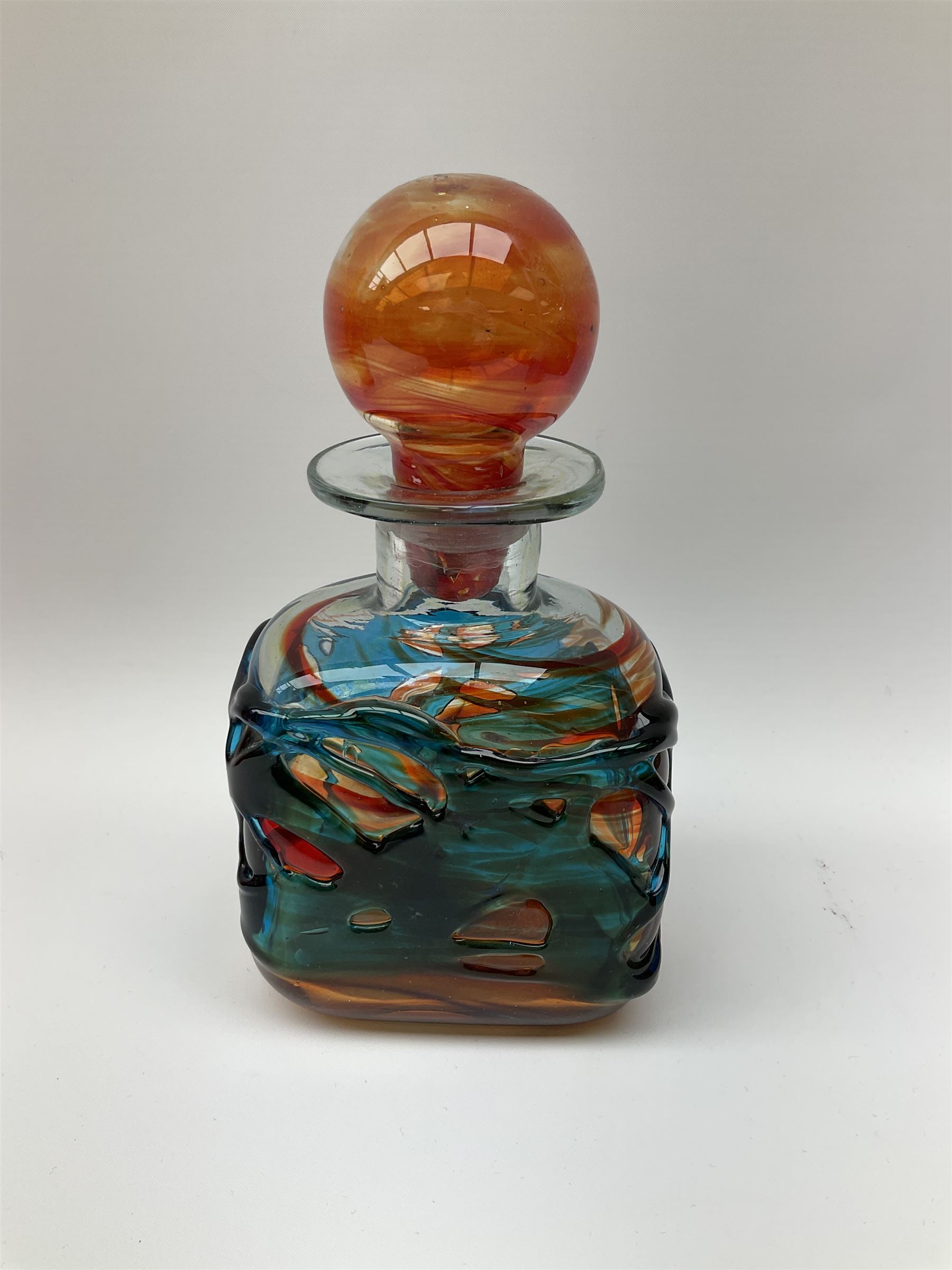 Mdina art glass decanter of red and orange glass with blue trellis work - Image 3 of 18
