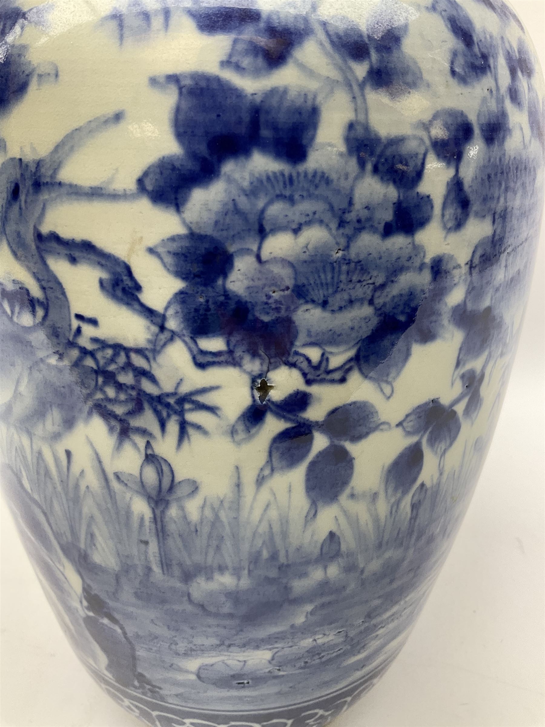 Oriental blue and white vase - Image 4 of 11