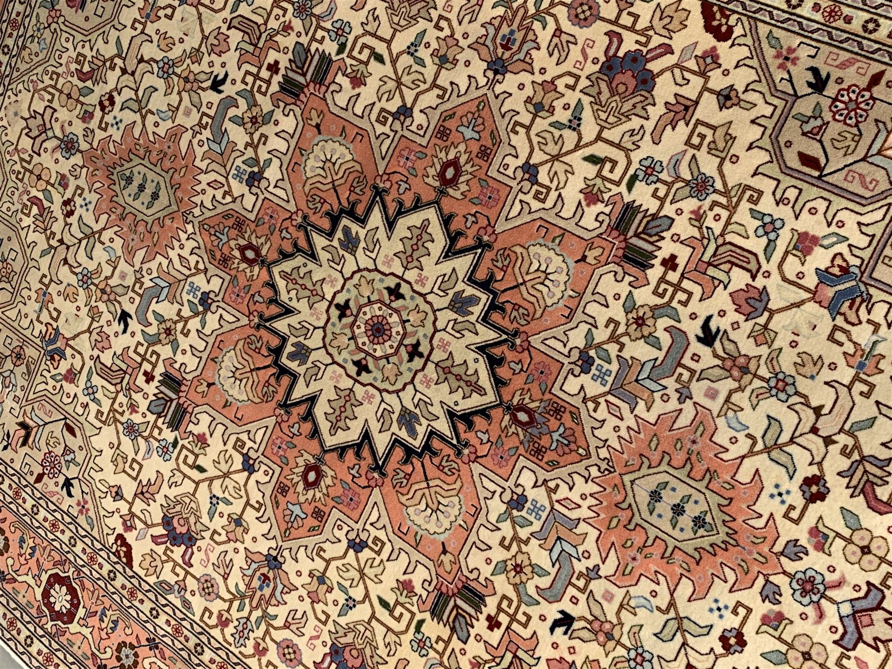 Fine Persian Tabriz rug - Image 3 of 6