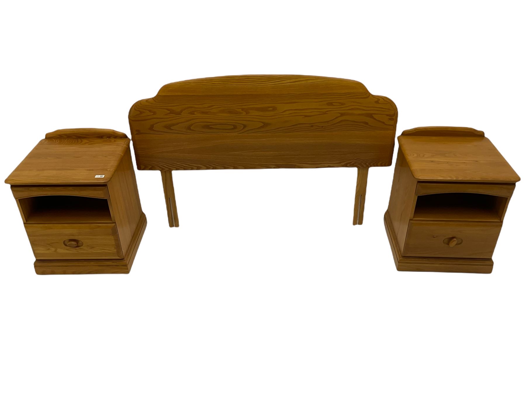 Heritage furniture - Ercol style pair of bedside chests - Image 2 of 6