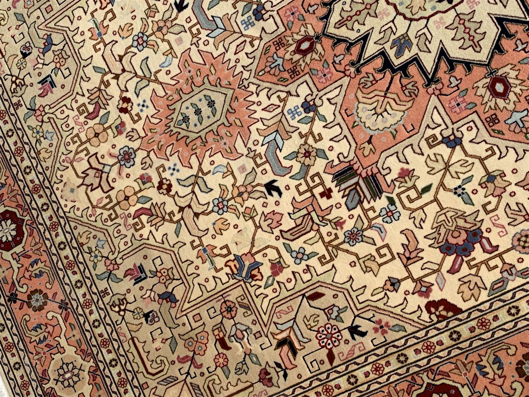 Fine Persian Tabriz rug - Image 5 of 6