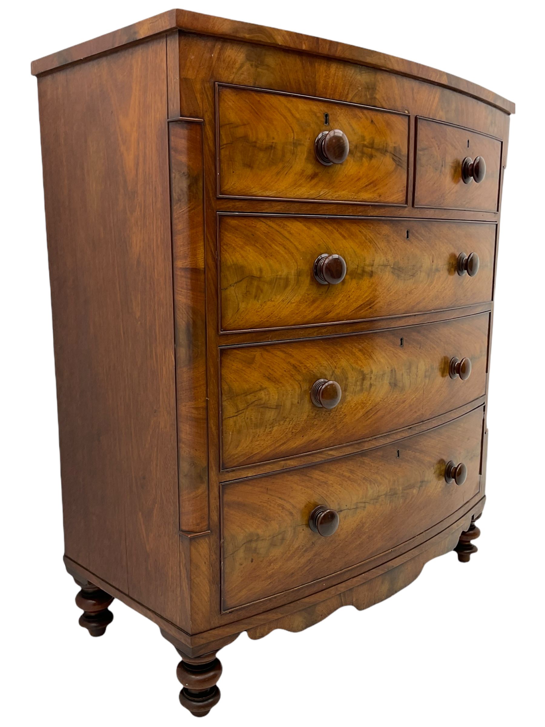 Victorian mahogany bow front chest - Image 2 of 6