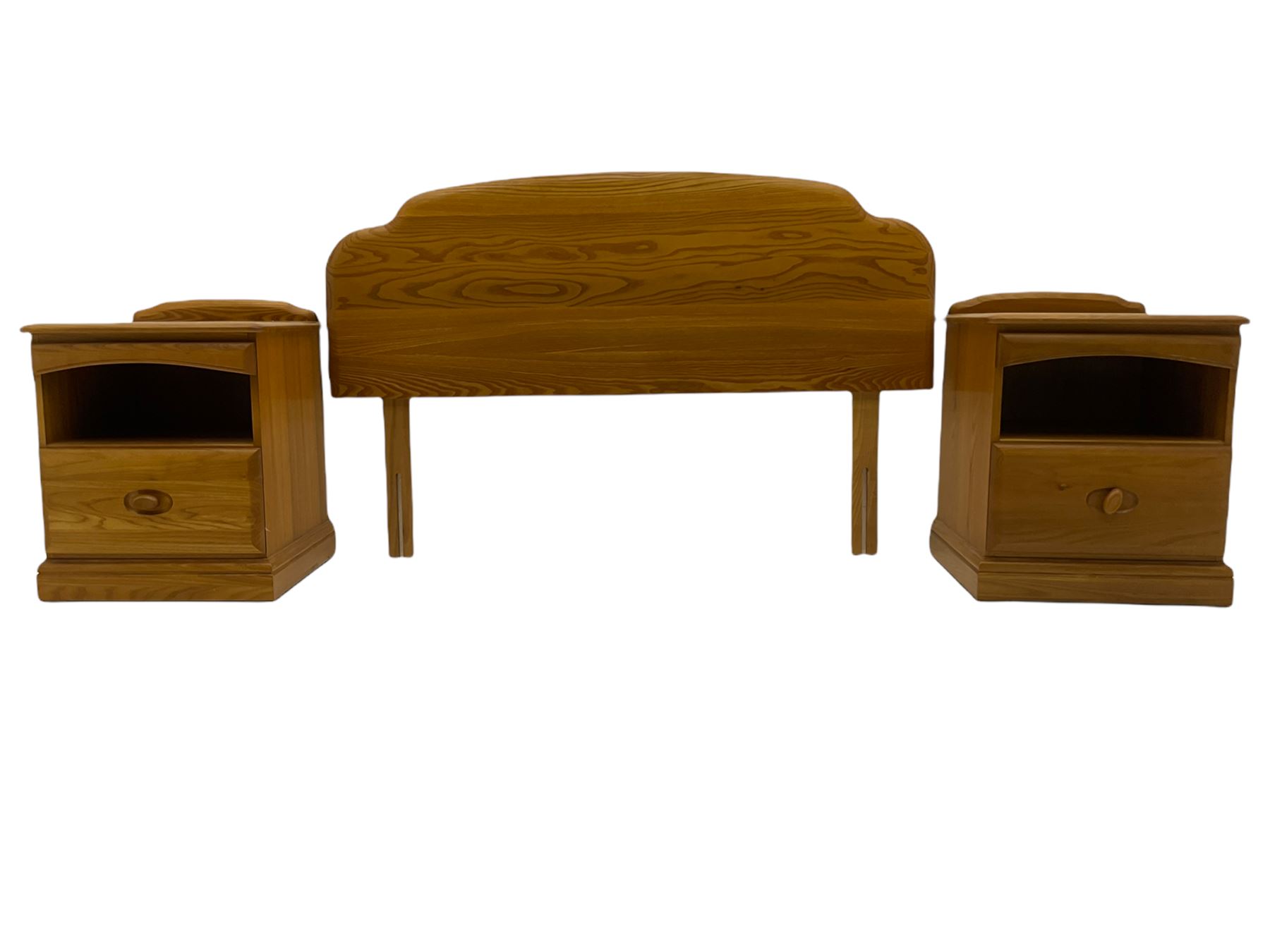 Heritage furniture - Ercol style pair of bedside chests
