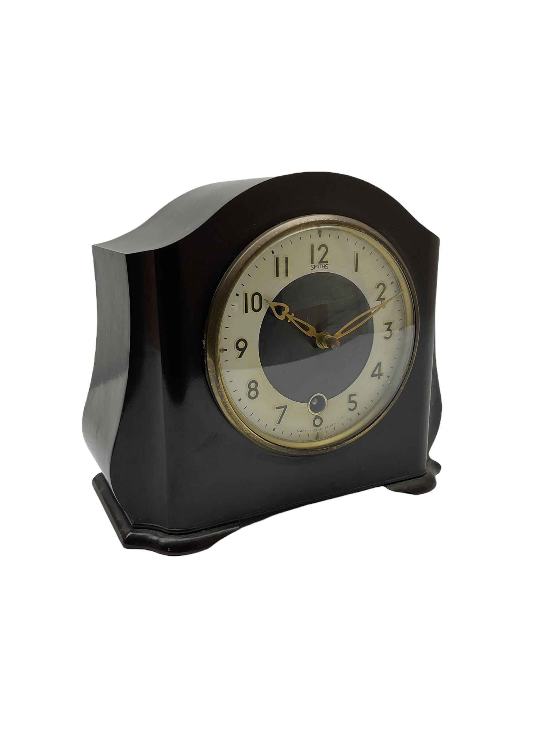 A Retro Art-Deco 1950's Bakelite cased mantel clock with a Smiths timepiece movement housed in a dom - Image 2 of 3