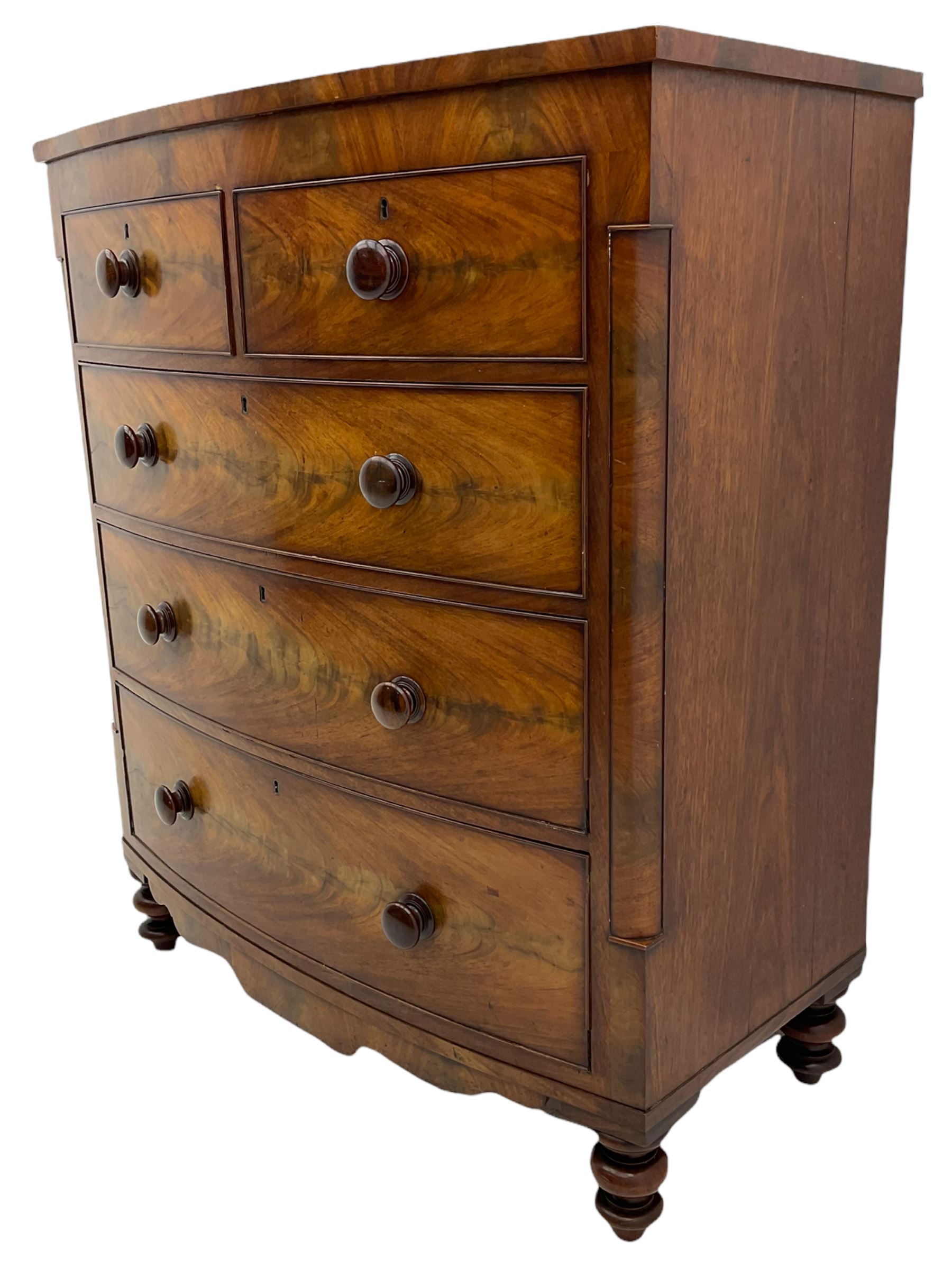 Victorian mahogany bow front chest - Image 3 of 6