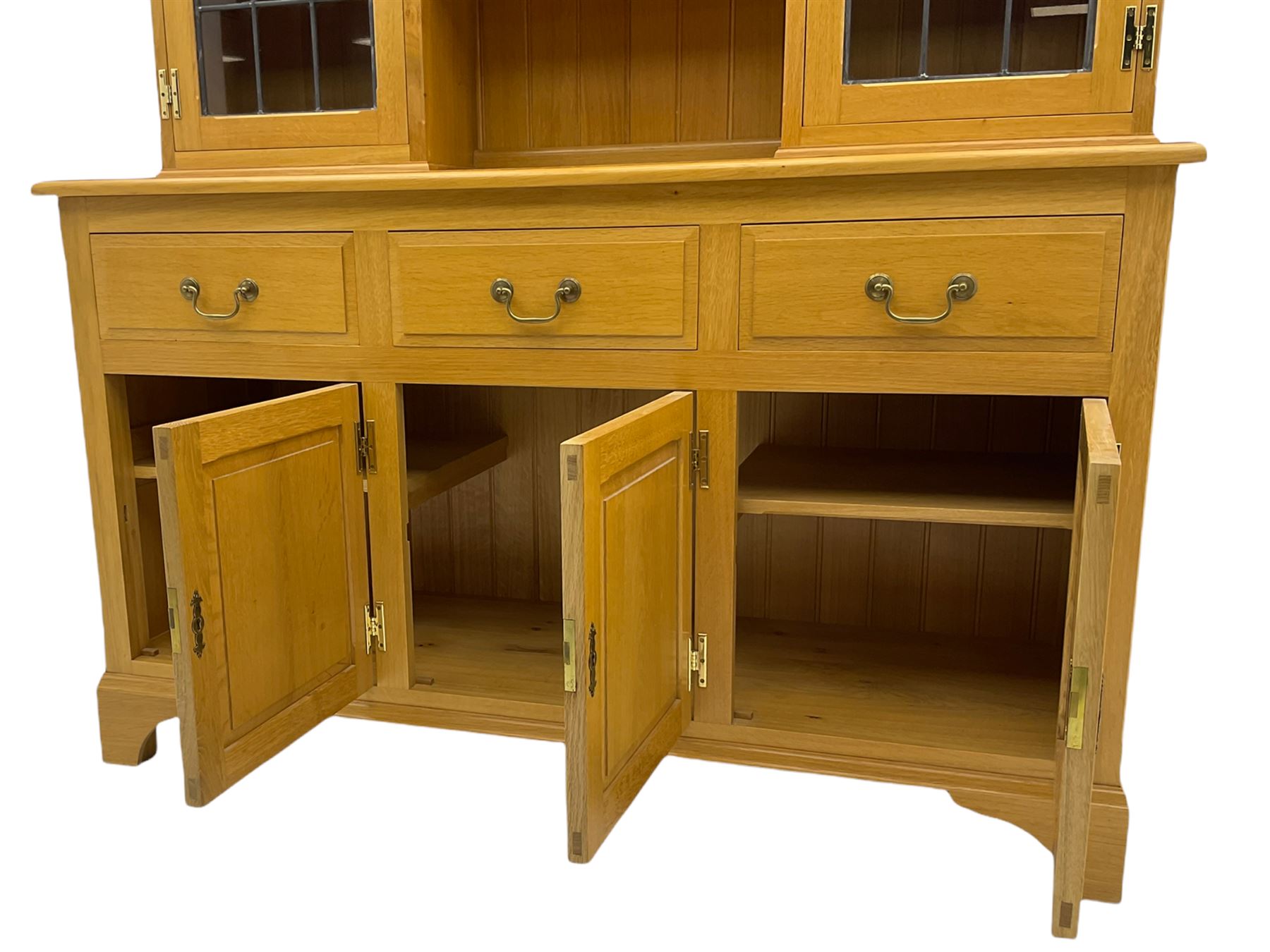 Solid light oak dresser - Image 5 of 8