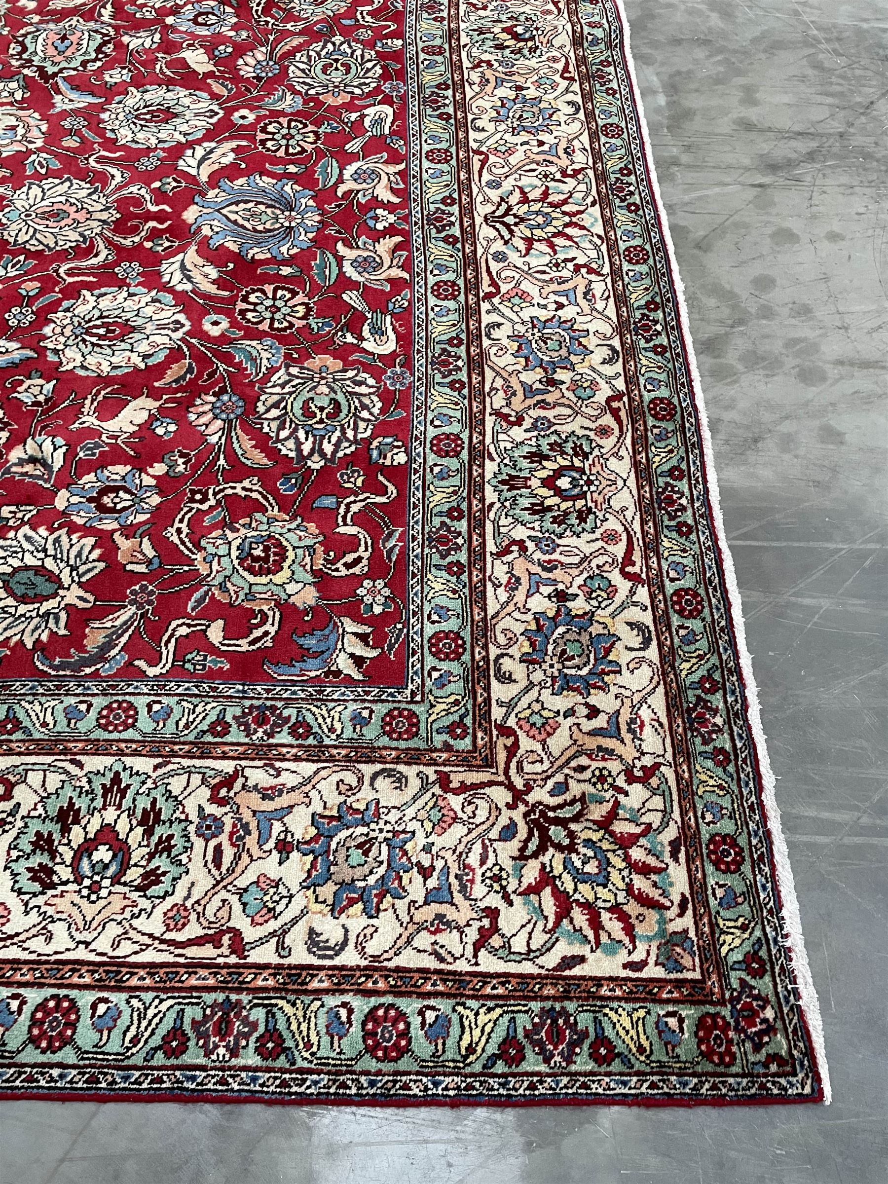 Large Persian Tabriz carpet - Image 4 of 7