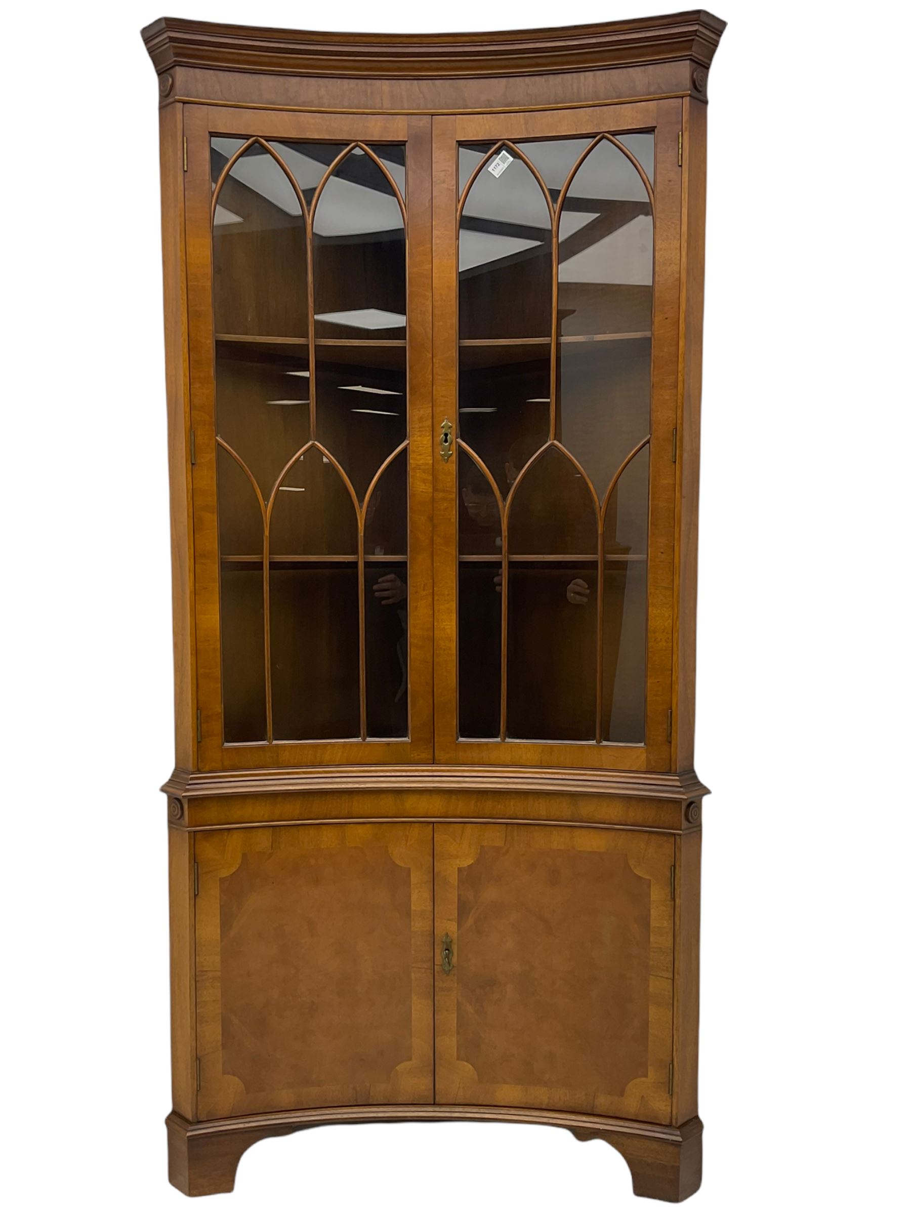 Late 20th century Georgian design mahogany concave corner display cabinet