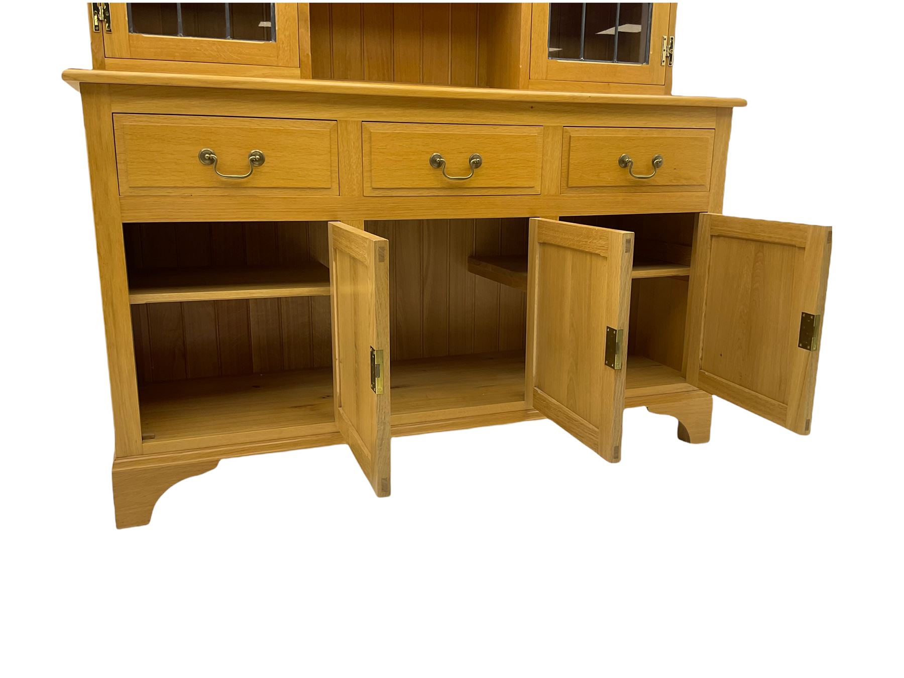 Solid light oak dresser - Image 4 of 8