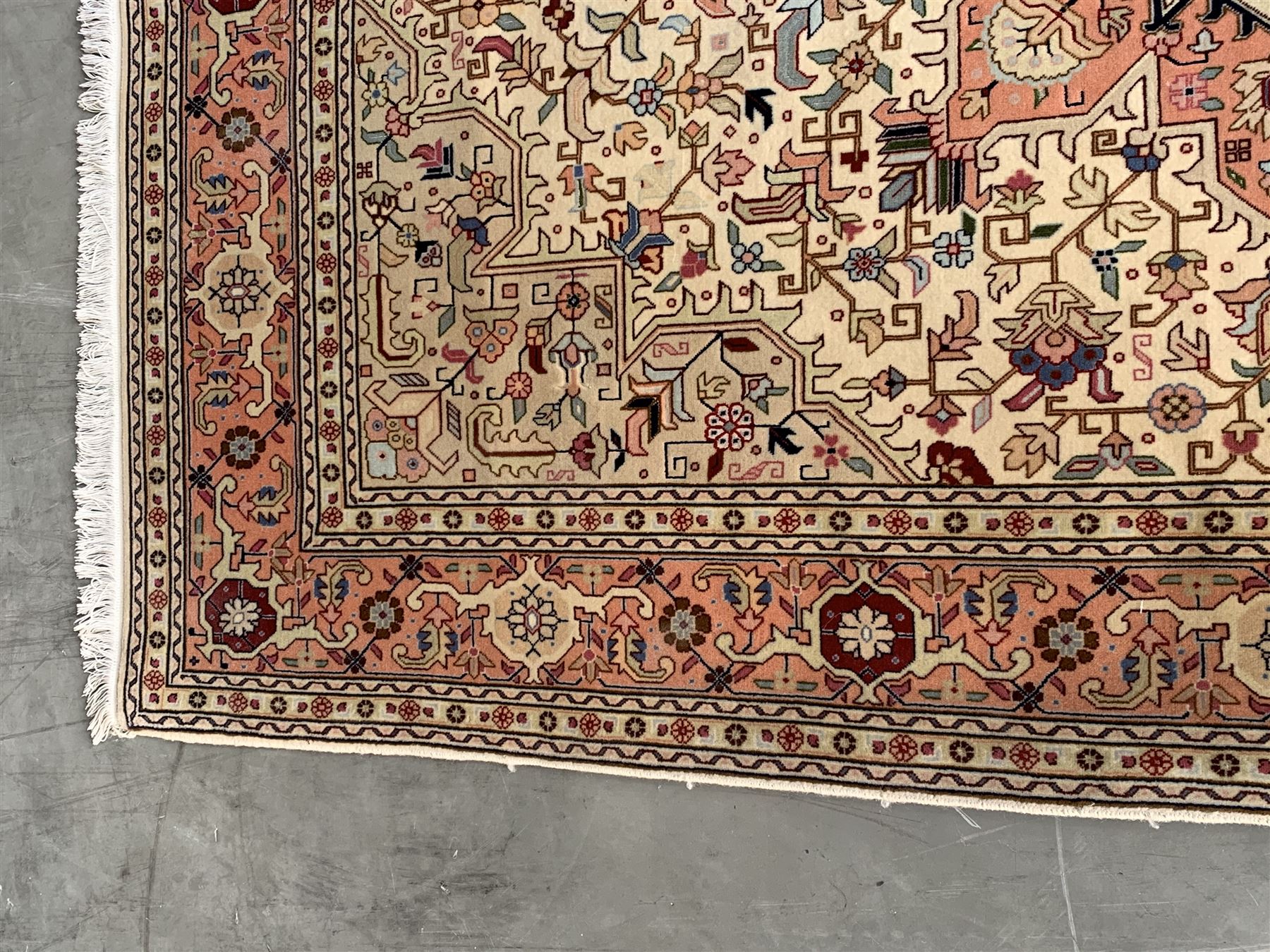 Fine Persian Tabriz rug - Image 4 of 6
