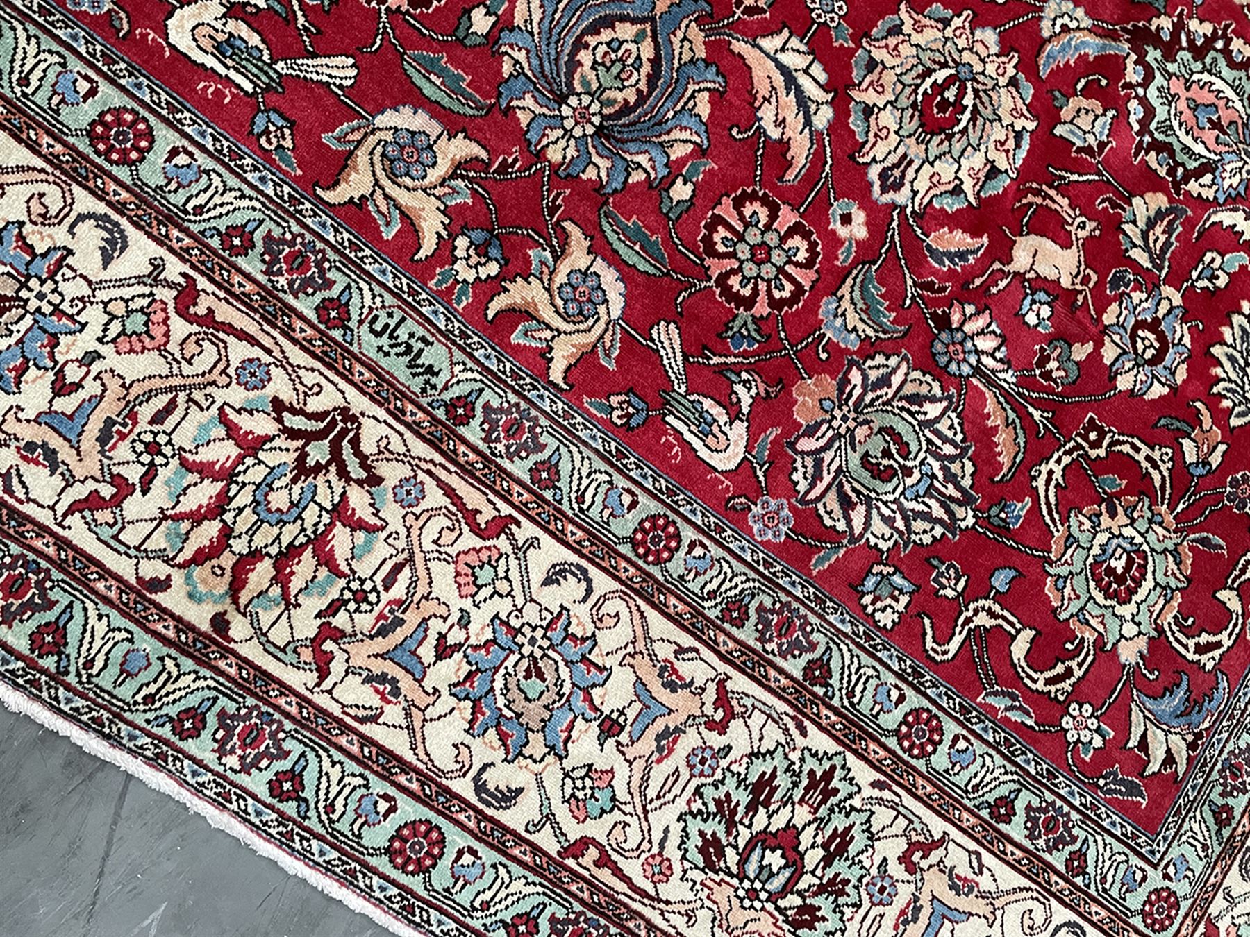 Large Persian Tabriz carpet - Image 2 of 7