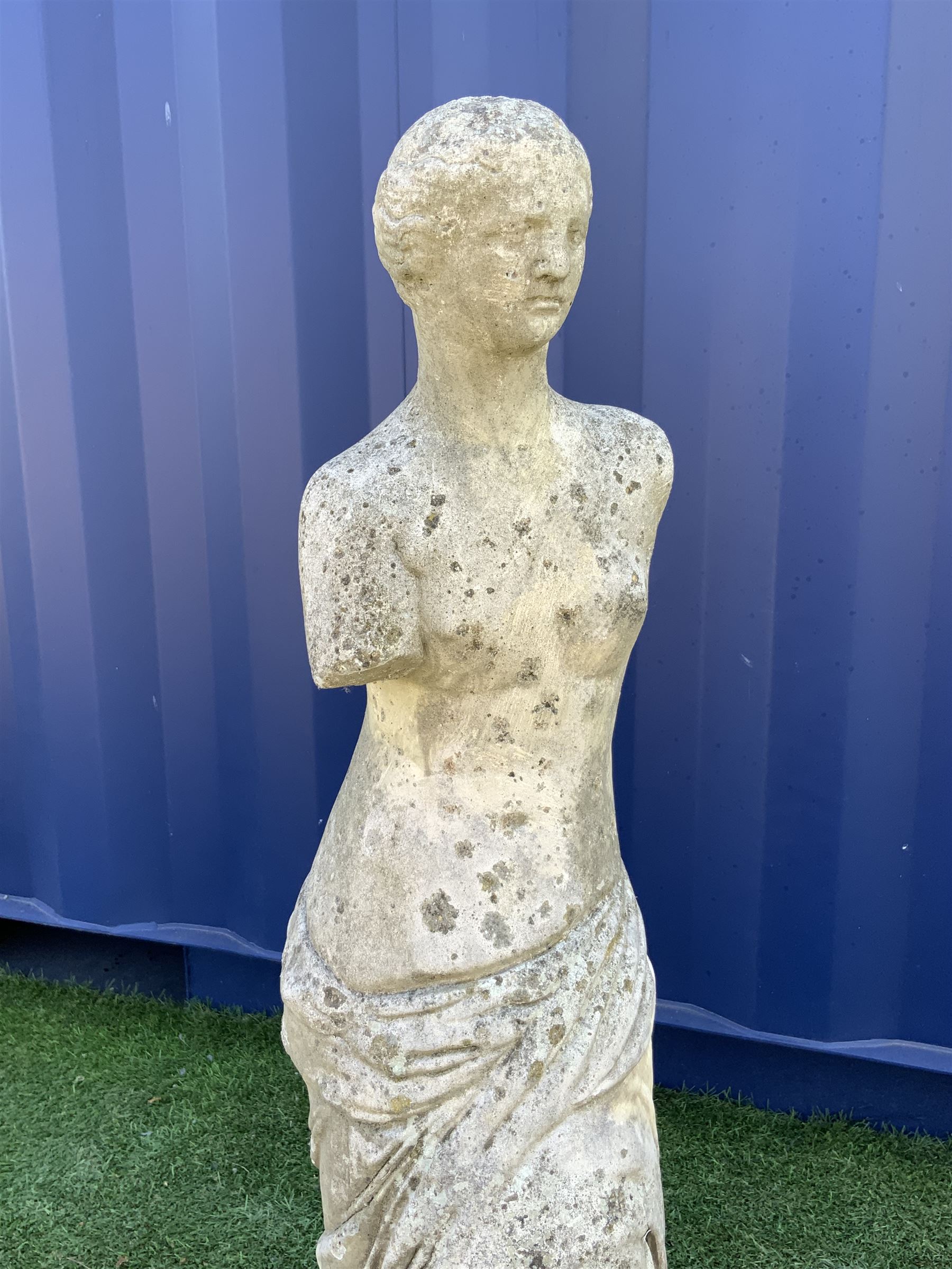 Composite stone figure of Venus de Milo (H93cm) - Image 5 of 5