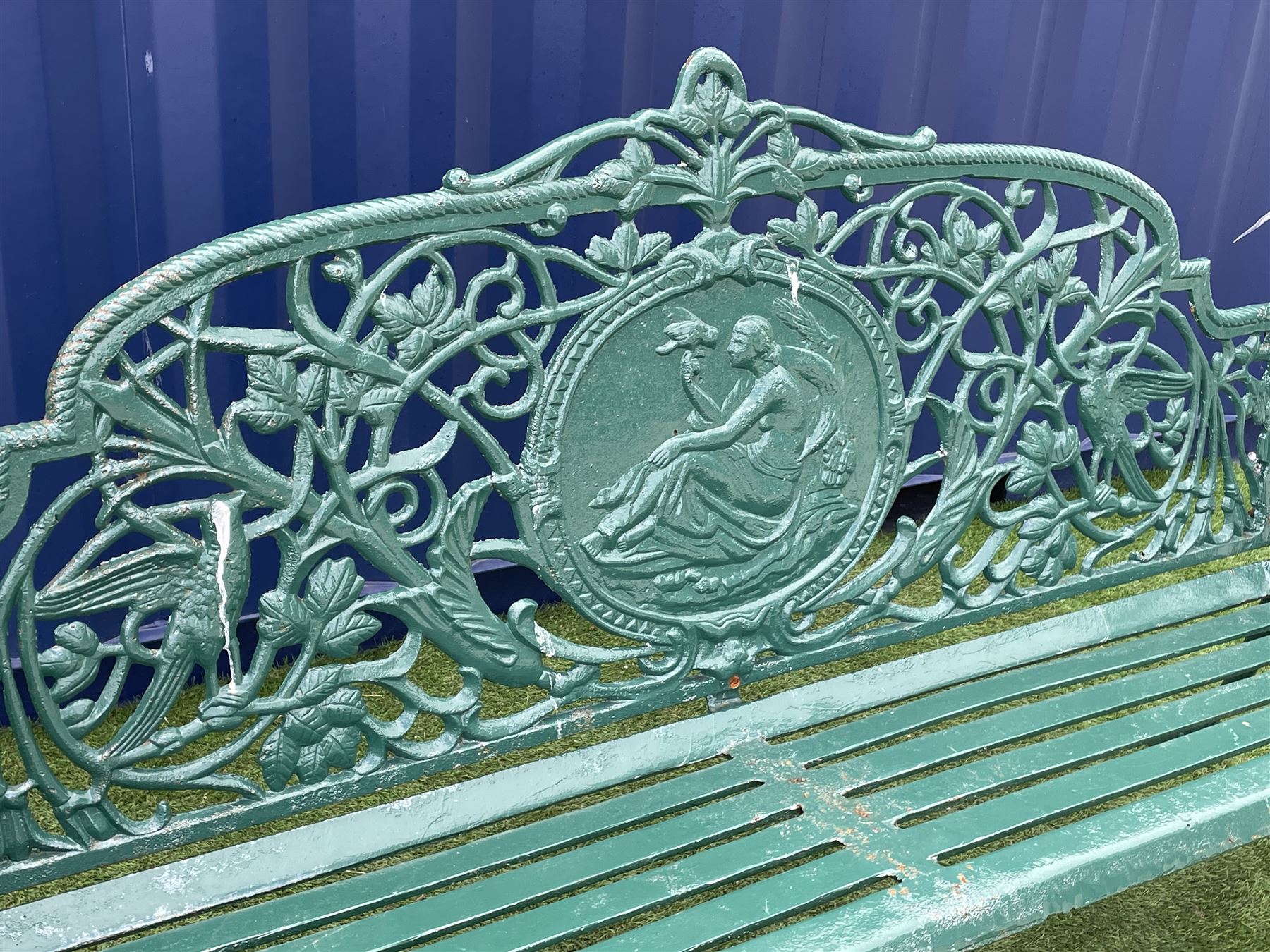 Large green painted cast iron garden bench - Image 5 of 5