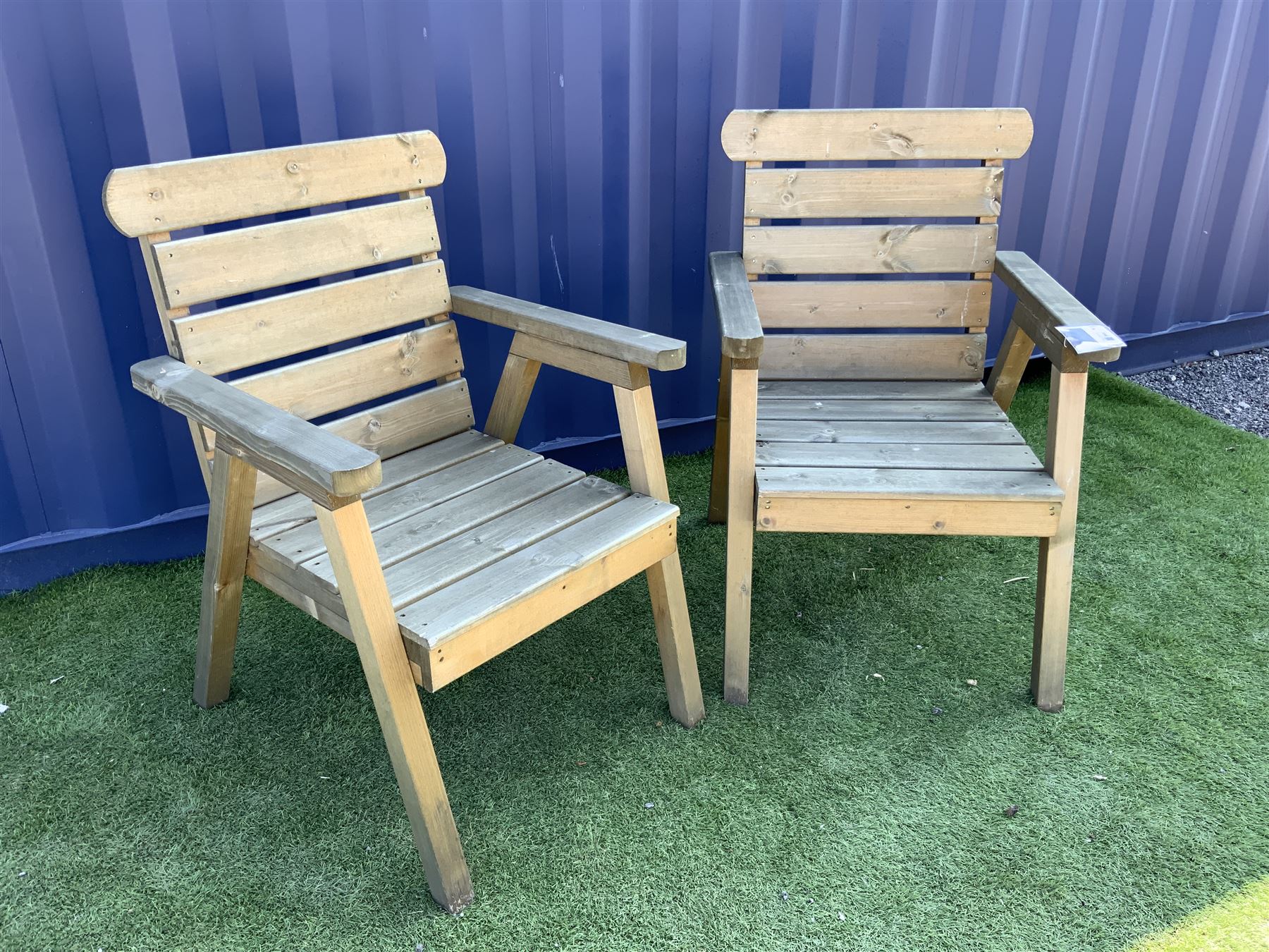 Pair pine garden benches - Image 3 of 3
