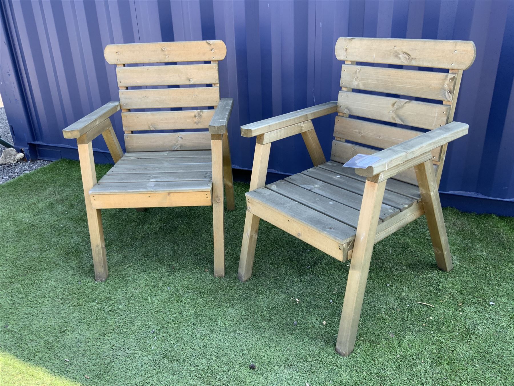 Pair pine garden benches - Image 2 of 3