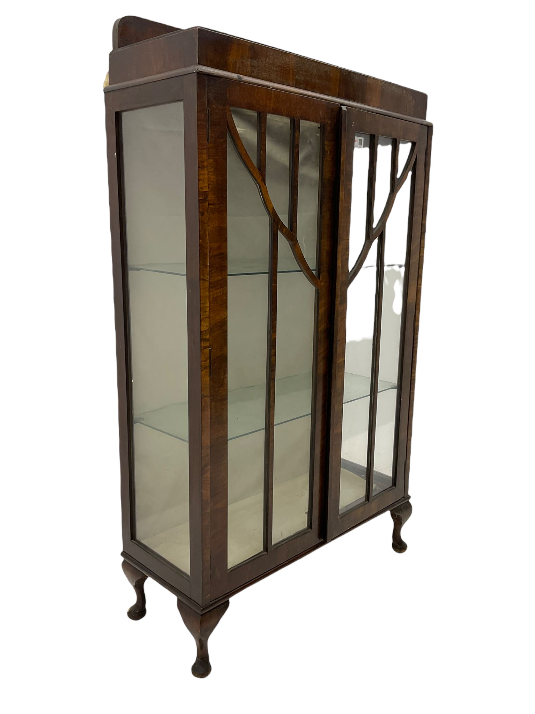 Glazed wooden display cabinet - Image 2 of 5