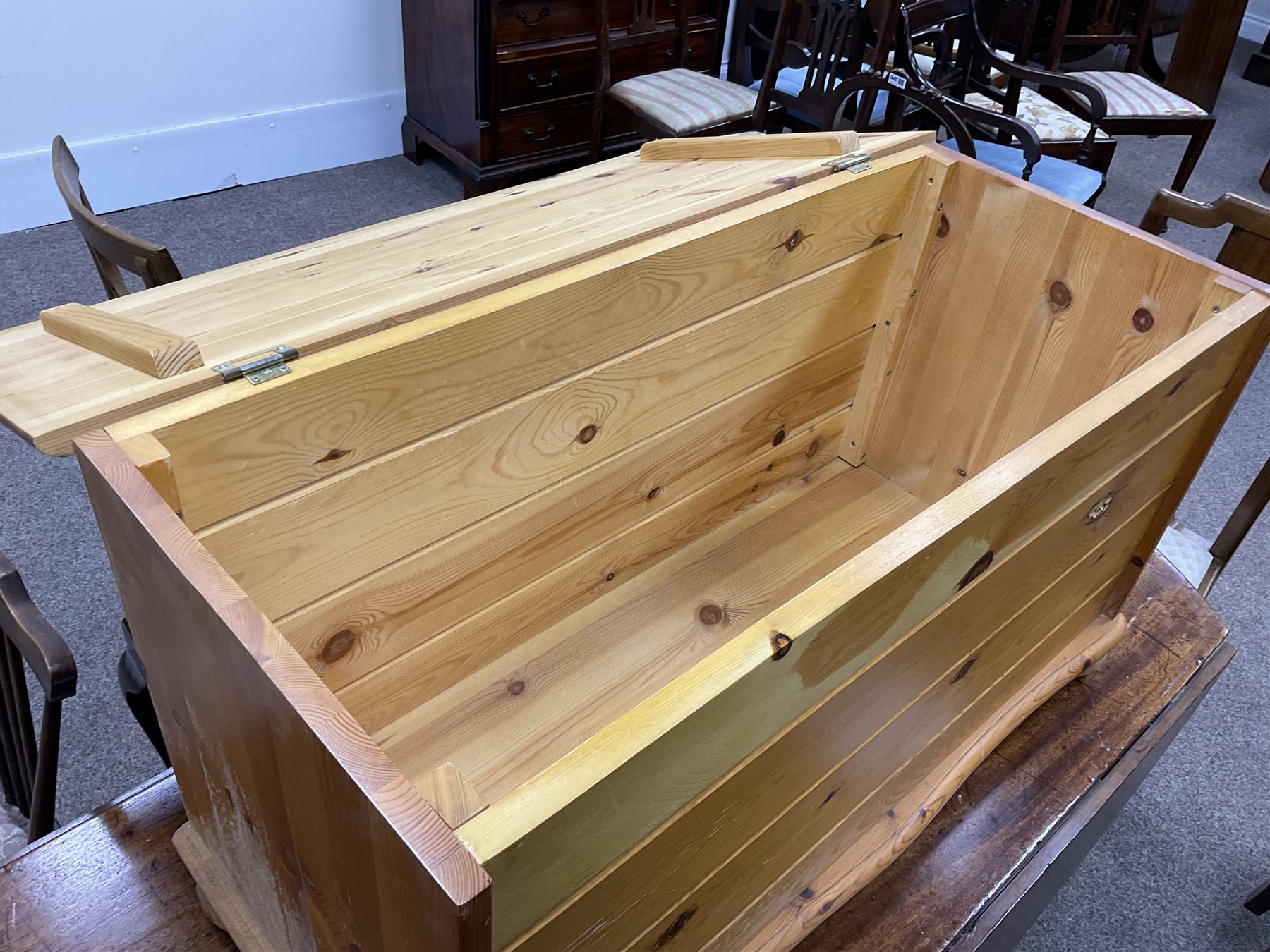 Pine blanket box - Image 3 of 3